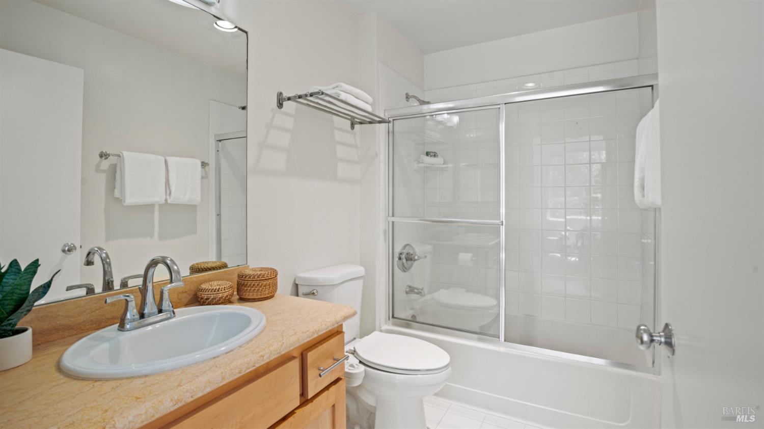 Detail Gallery Image 15 of 24 For 209 E Bayside Ct, Richmond,  CA 94804 - 2 Beds | 2 Baths