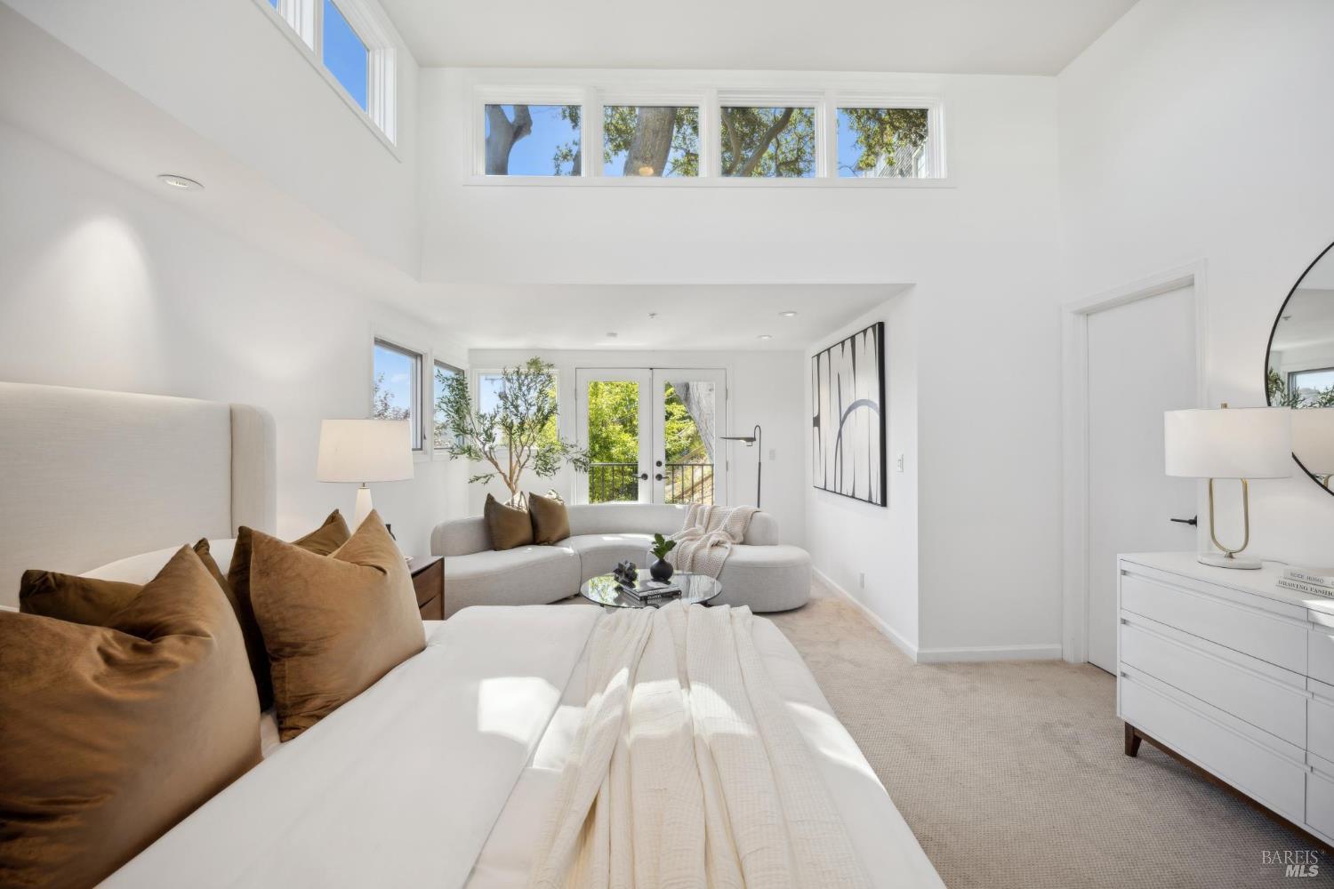 Detail Gallery Image 17 of 47 For 84 Eastview Ave, Tiburon,  CA 94920 - 3 Beds | 2/1 Baths