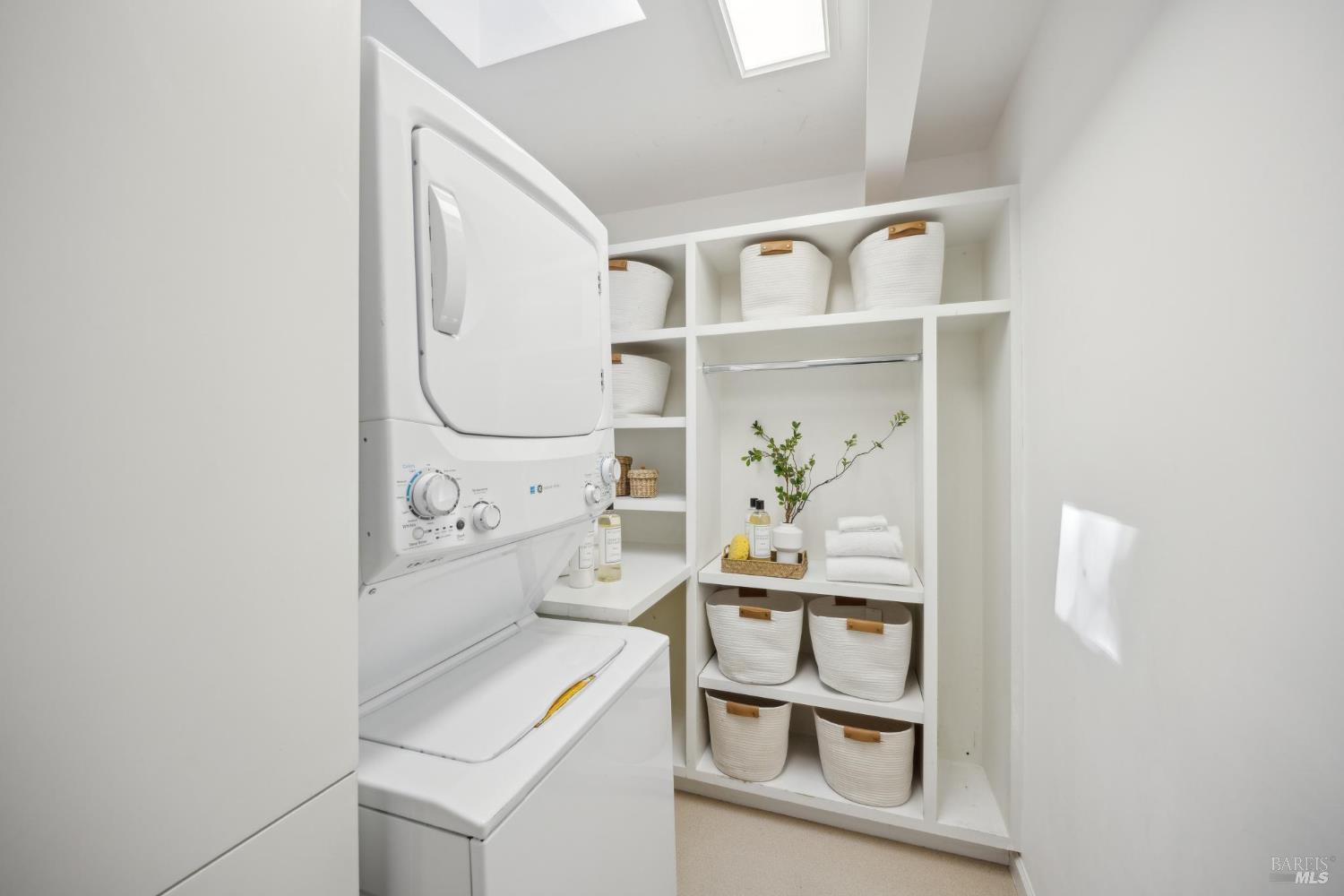 Detail Gallery Image 29 of 47 For 84 Eastview Ave, Tiburon,  CA 94920 - 3 Beds | 2/1 Baths