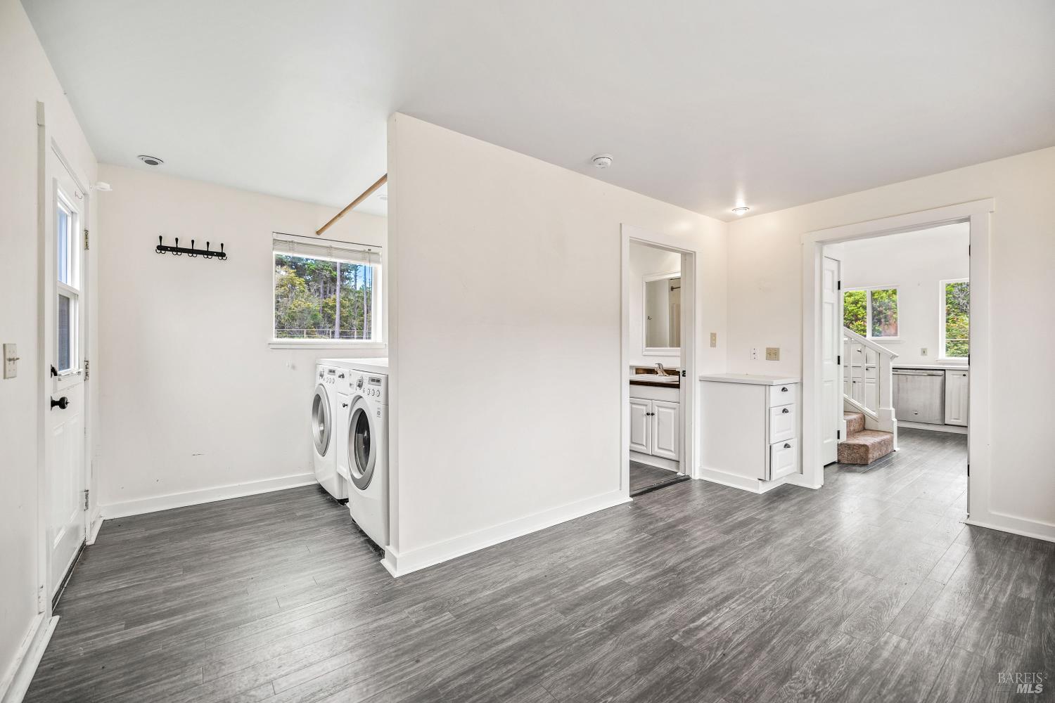 Detail Gallery Image 9 of 18 For 32500 Gibney Ln, Fort Bragg,  CA 95437 - 3 Beds | 3 Baths