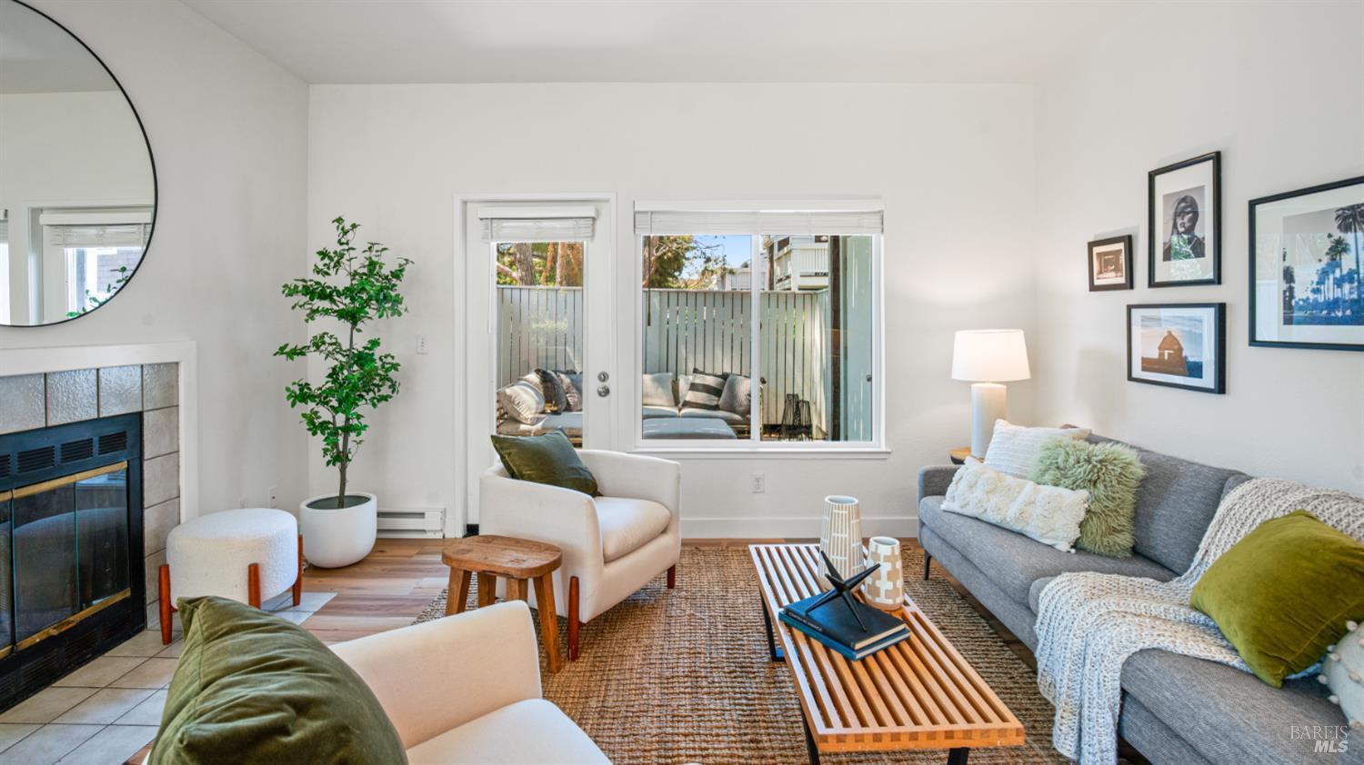 Detail Gallery Image 4 of 24 For 209 E Bayside Ct, Richmond,  CA 94804 - 2 Beds | 2 Baths