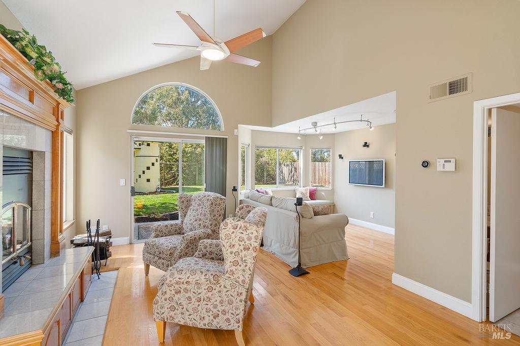 Detail Gallery Image 4 of 34 For 201 James River Rd, Vallejo,  CA 94591 - 3 Beds | 2/1 Baths