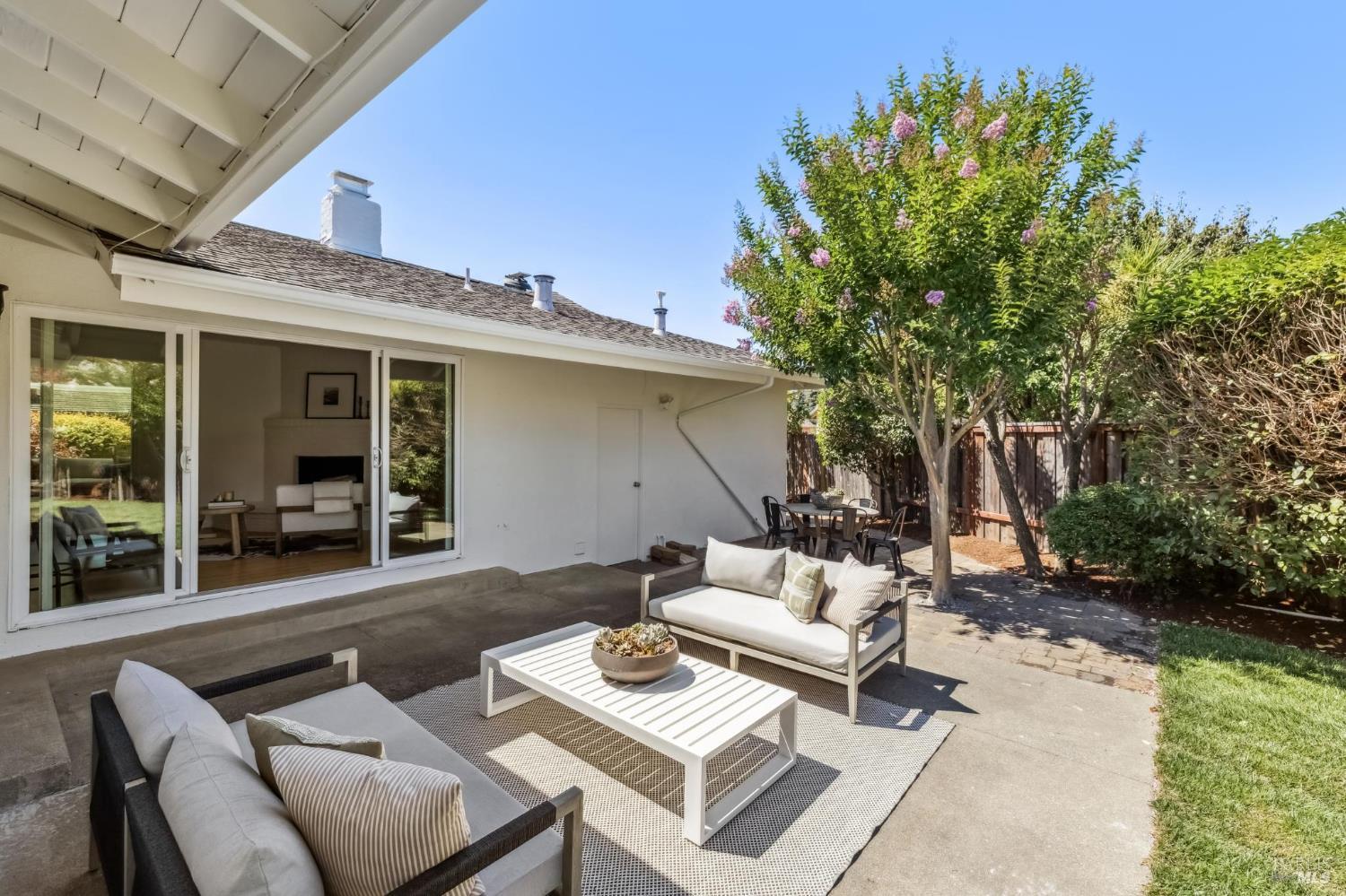 Detail Gallery Image 35 of 46 For 296 Elvia Ct, San Rafael,  CA 94903 - 3 Beds | 2 Baths