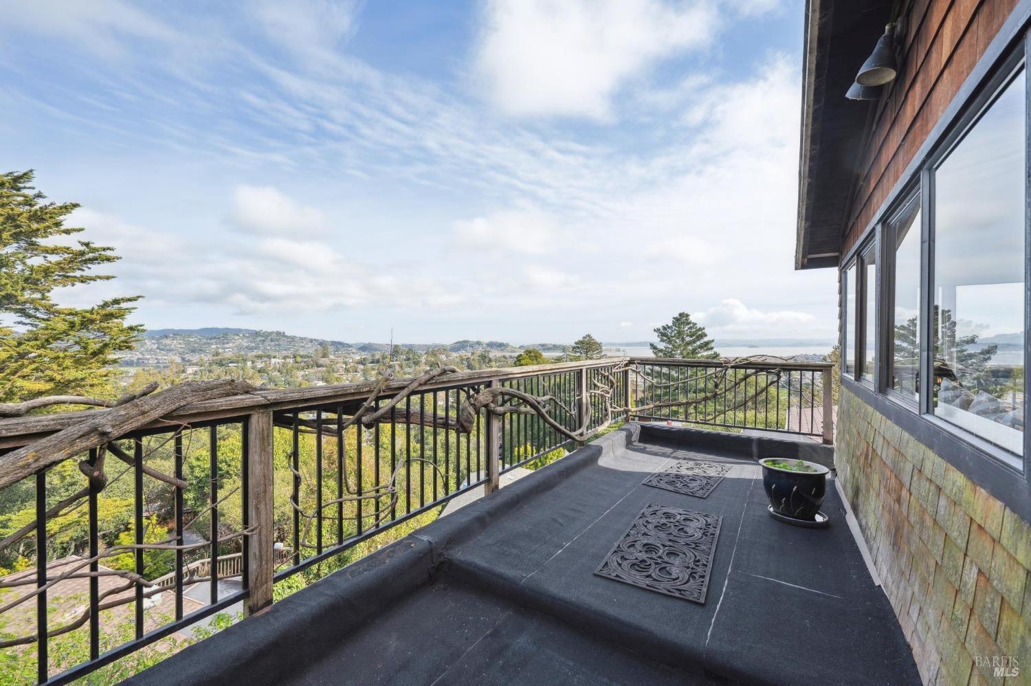 Detail Gallery Image 26 of 70 For 112 Edison Ave, Corte Madera,  CA 94925 - 5 Beds | 3 Baths