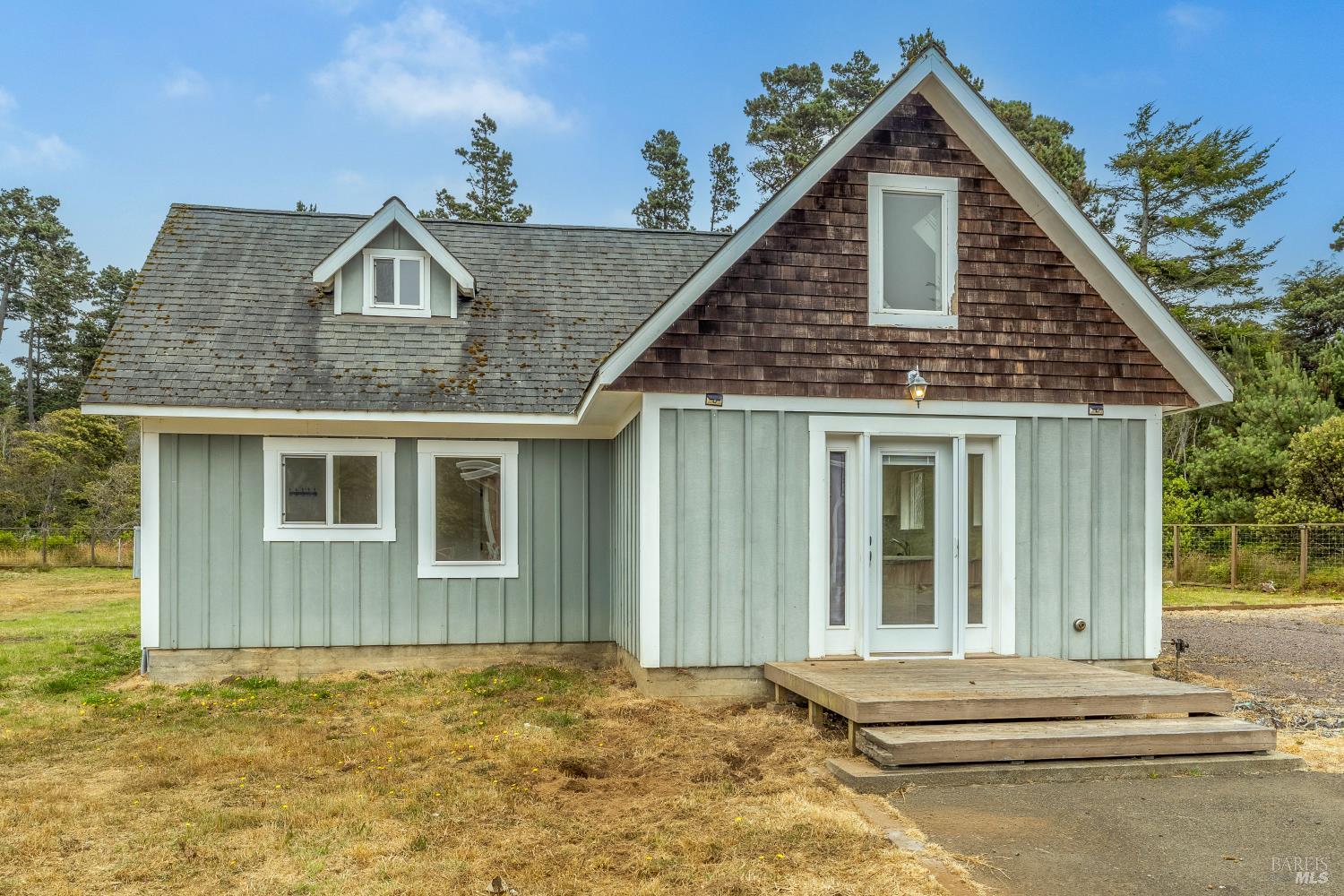 Detail Gallery Image 2 of 18 For 32500 Gibney Ln, Fort Bragg,  CA 95437 - 3 Beds | 3 Baths