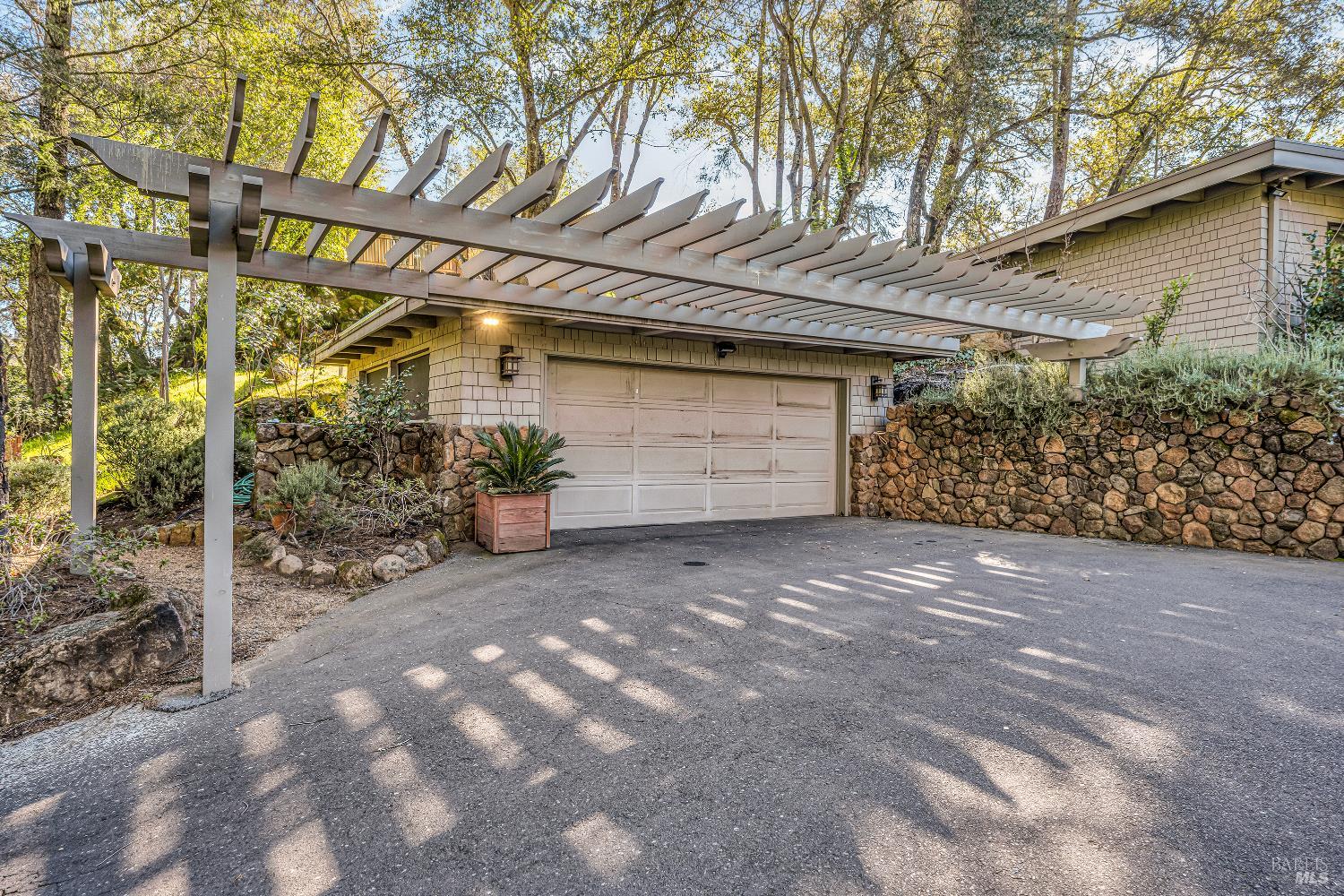 Detail Gallery Image 20 of 21 For 522 Meadowood Ln, Saint Helena,  CA 94574 - 2 Beds | 3 Baths
