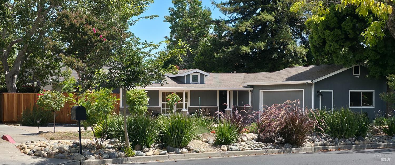Detail Gallery Image 2 of 32 For 3606 Linda Vista Ave, Napa,  CA 94558 - 3 Beds | 2 Baths