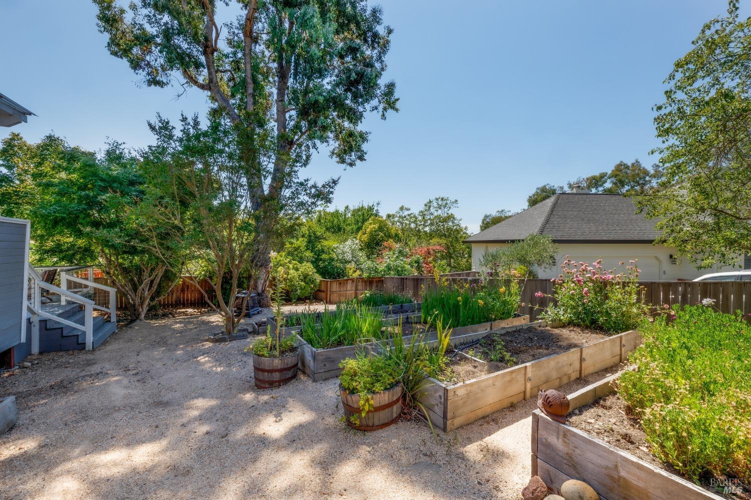 Detail Gallery Image 4 of 36 For 4713 Circle B Pl, Santa Rosa,  CA 95405 - 4 Beds | 3/1 Baths