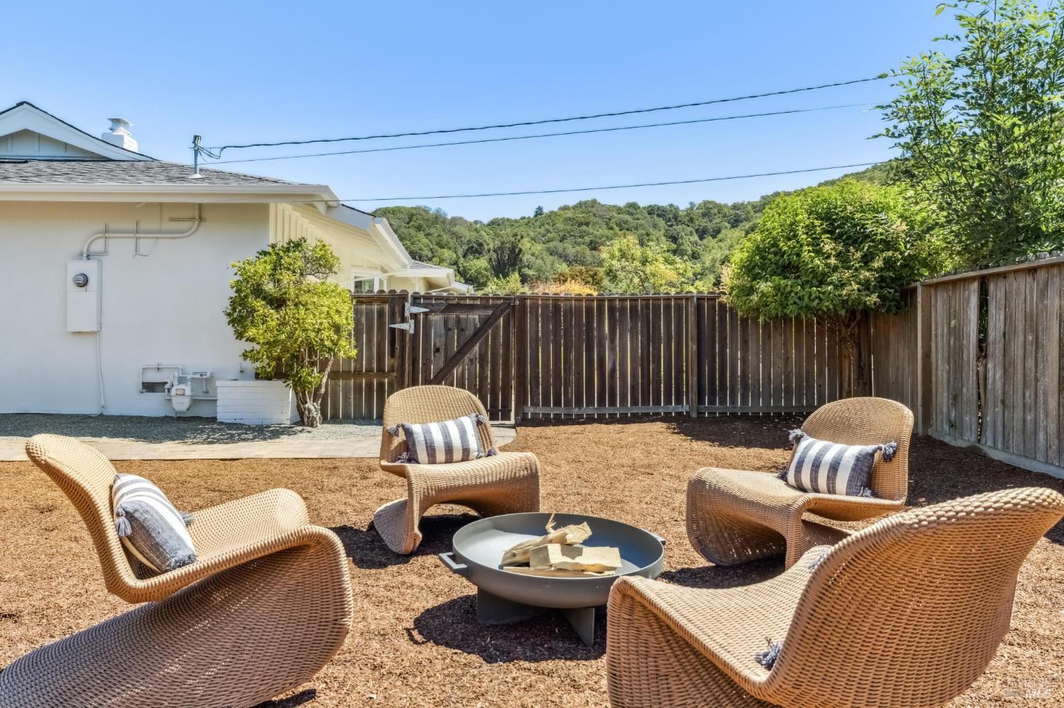 Detail Gallery Image 44 of 46 For 296 Elvia Ct, San Rafael,  CA 94903 - 3 Beds | 2 Baths