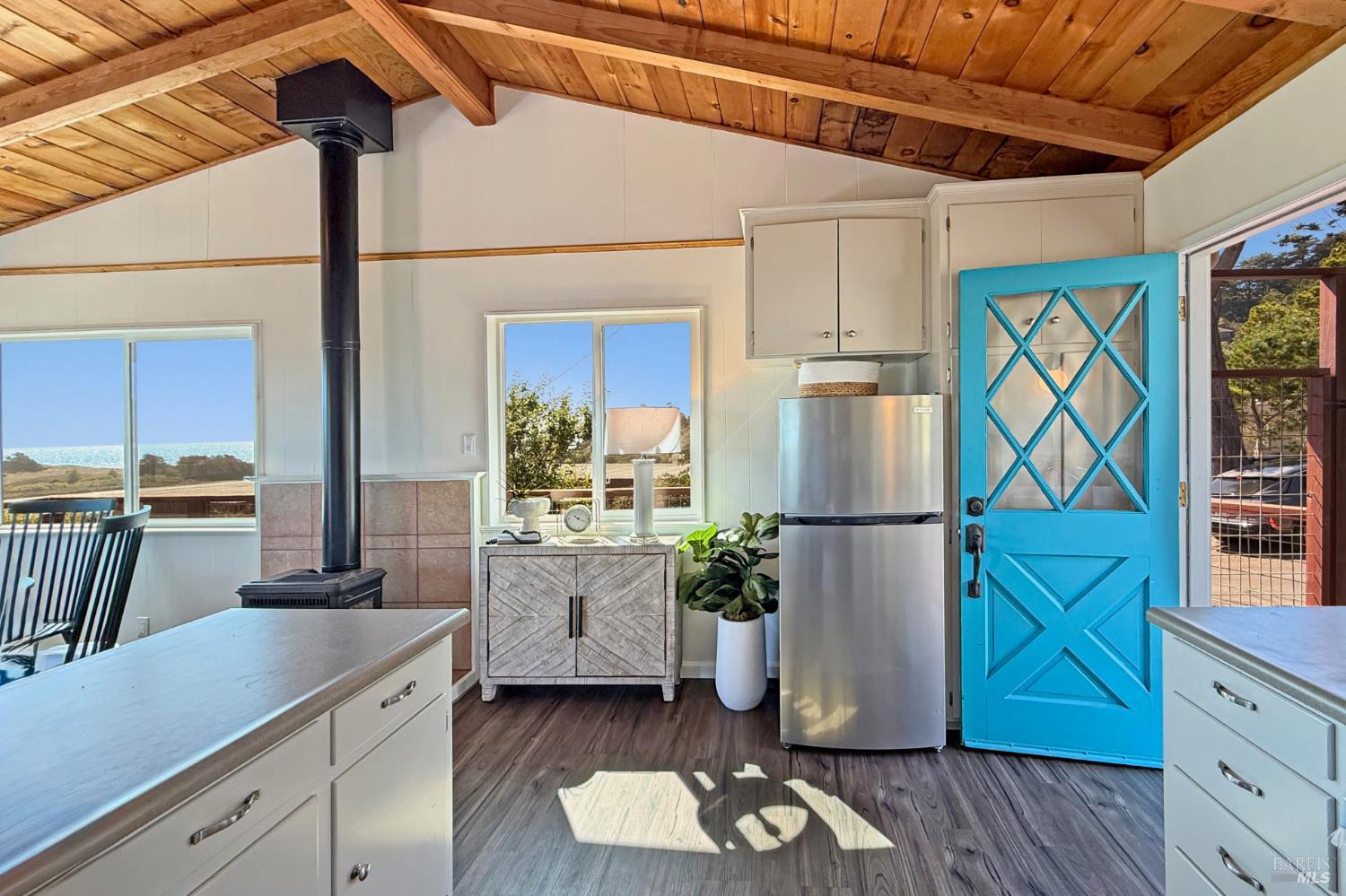 Detail Gallery Image 8 of 61 For 10701 Hereford Dr, Jenner,  CA 95450 - 2 Beds | 1 Baths
