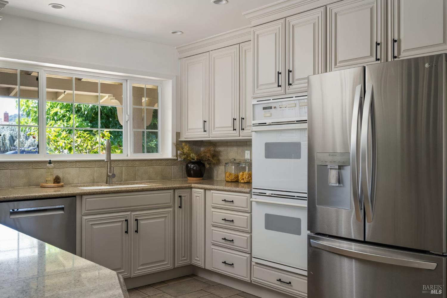 Detail Gallery Image 15 of 27 For 535 Tamarack Dr, San Rafael,  CA 94903 - 3 Beds | 2 Baths