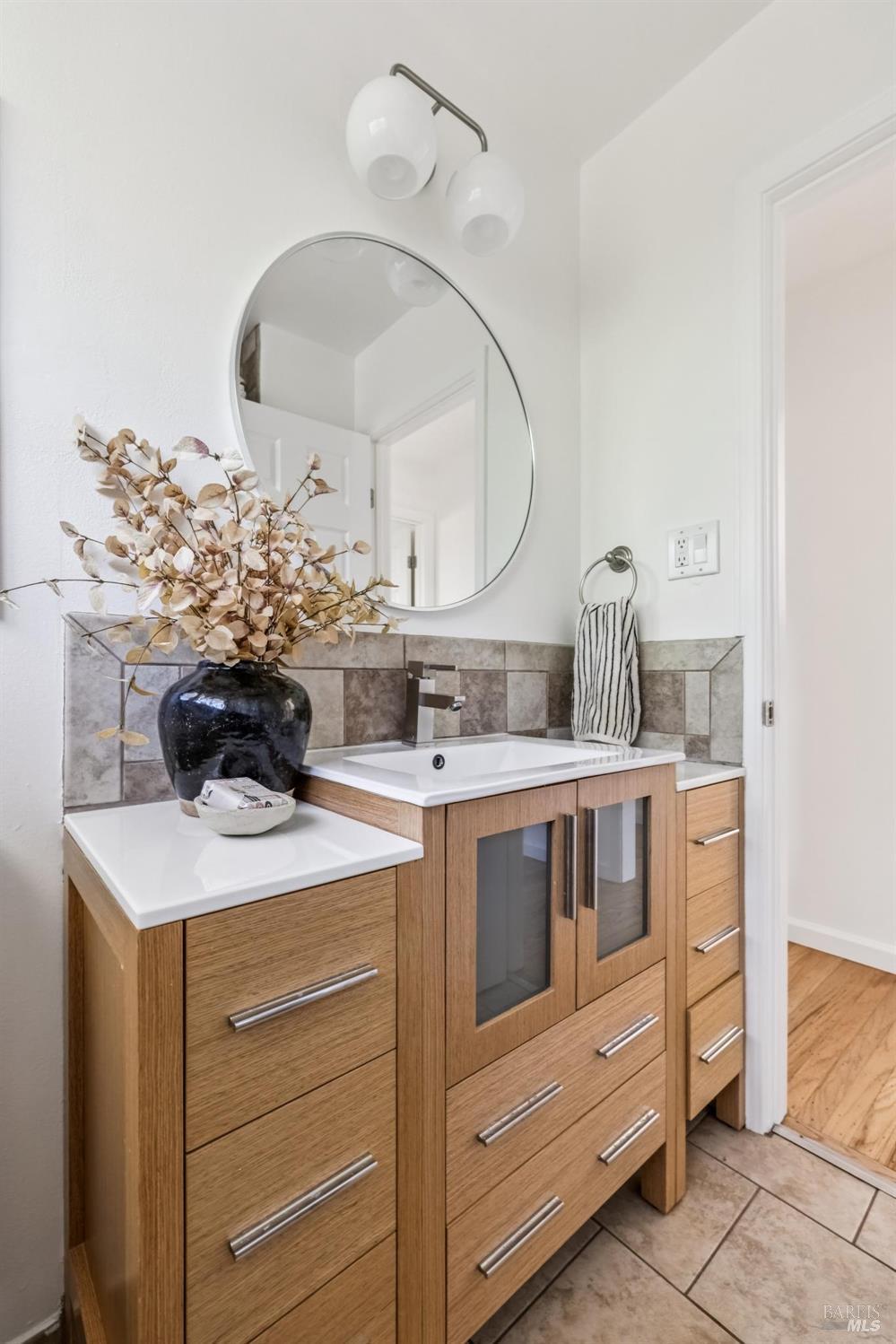 Detail Gallery Image 28 of 46 For 296 Elvia Ct, San Rafael,  CA 94903 - 3 Beds | 2 Baths