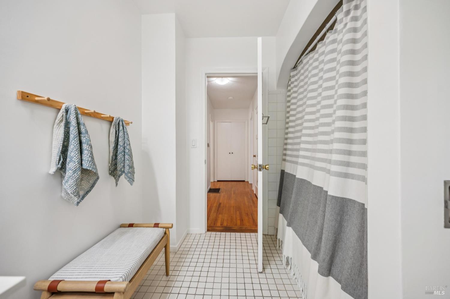 Detail Gallery Image 27 of 38 For 224 Elm Ave, Mill Valley,  CA 94941 - 2 Beds | 1 Baths