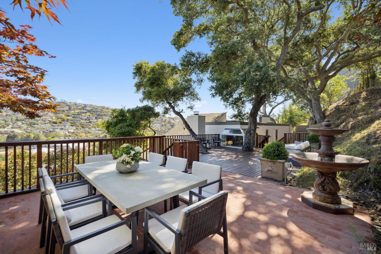 Detail Gallery Image 32 of 47 For 84 Eastview Ave, Tiburon,  CA 94920 - 3 Beds | 2/1 Baths