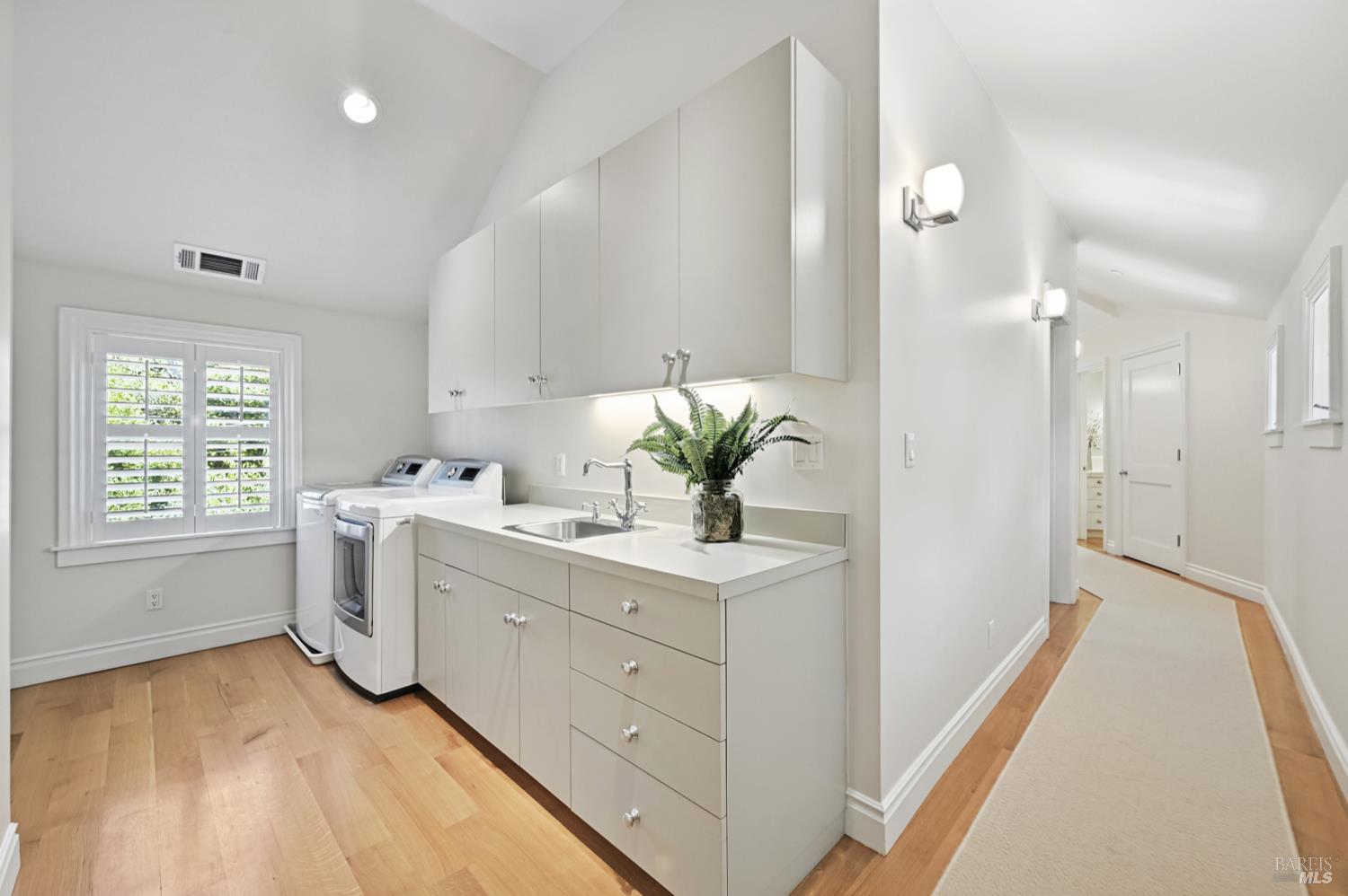 Detail Gallery Image 25 of 57 For 436 Green Glen Way, Mill Valley,  CA 94941 - 4 Beds | 3/1 Baths