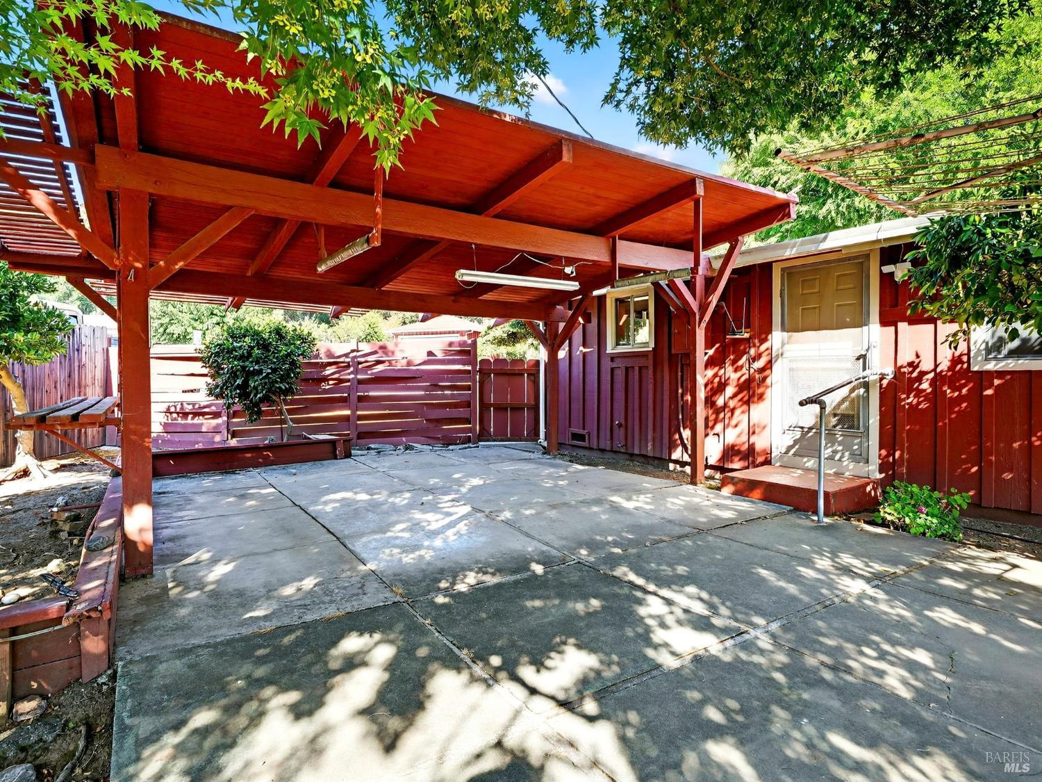 Detail Gallery Image 33 of 40 For 810 Mendocino Dr, Ukiah,  CA 95482 - 4 Beds | 2 Baths