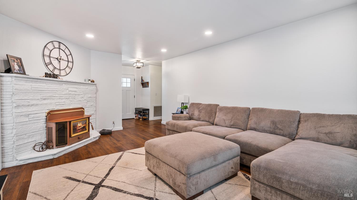 Detail Gallery Image 6 of 35 For 7826 Brookside Ave, Sebastopol,  CA 95472 - 4 Beds | 2/1 Baths