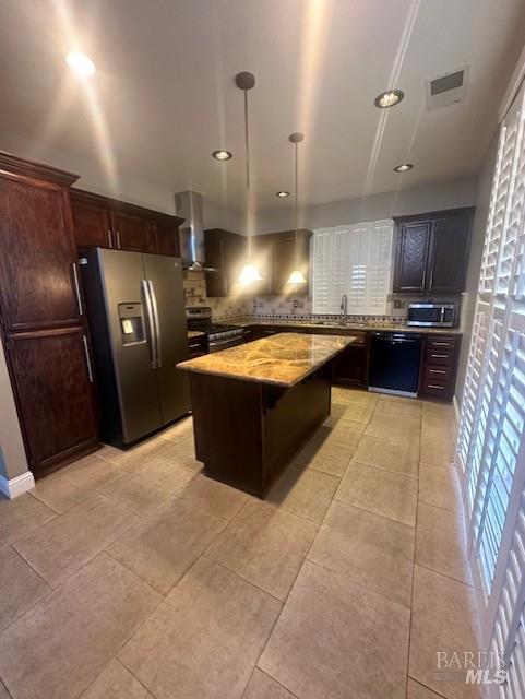 Detail Gallery Image 3 of 23 For 4712 Brookside Cir, Fairfield,  CA 94534 - 4 Beds | 2/1 Baths