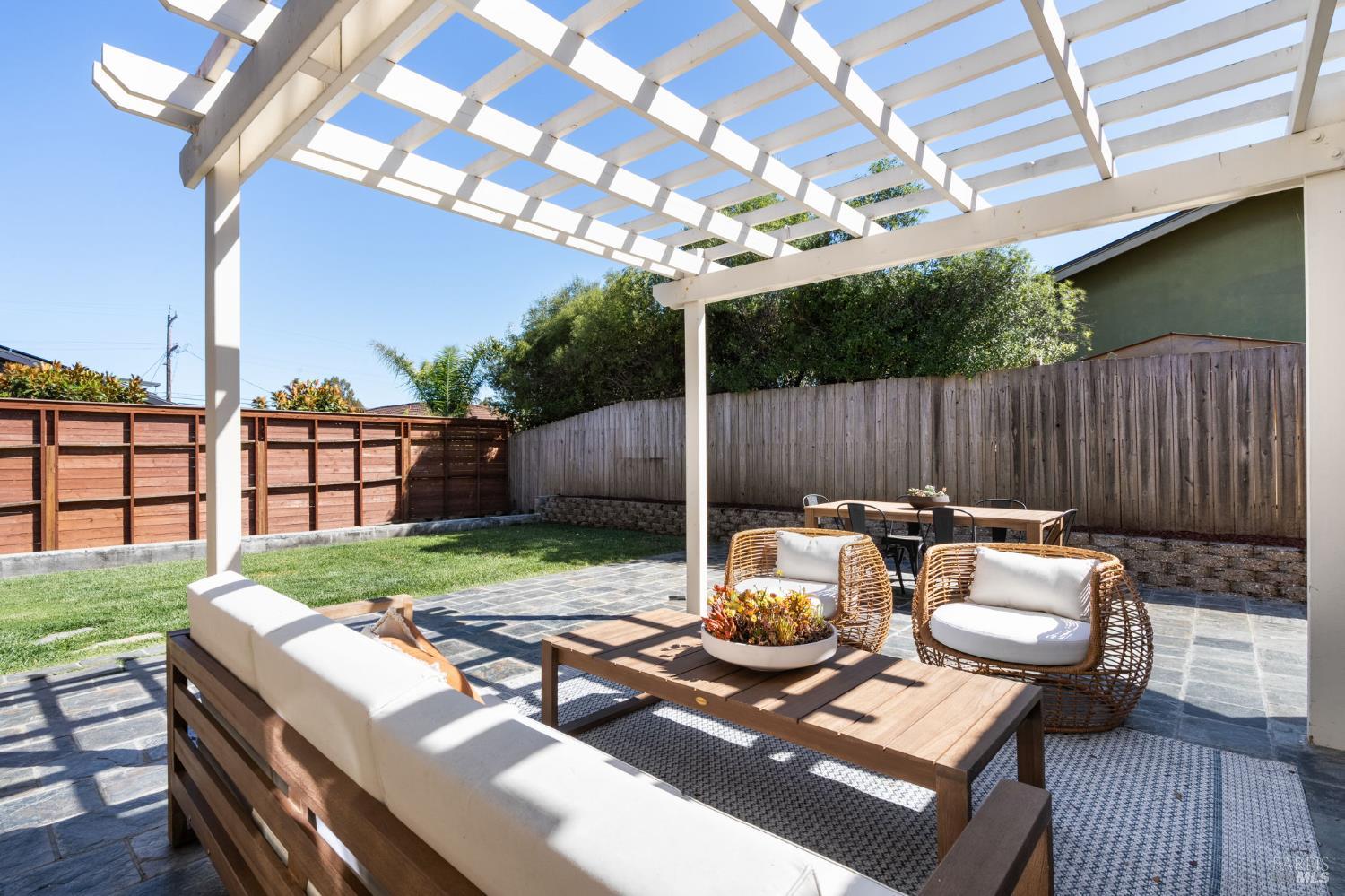 Detail Gallery Image 24 of 27 For 535 Tamarack Dr, San Rafael,  CA 94903 - 3 Beds | 2 Baths