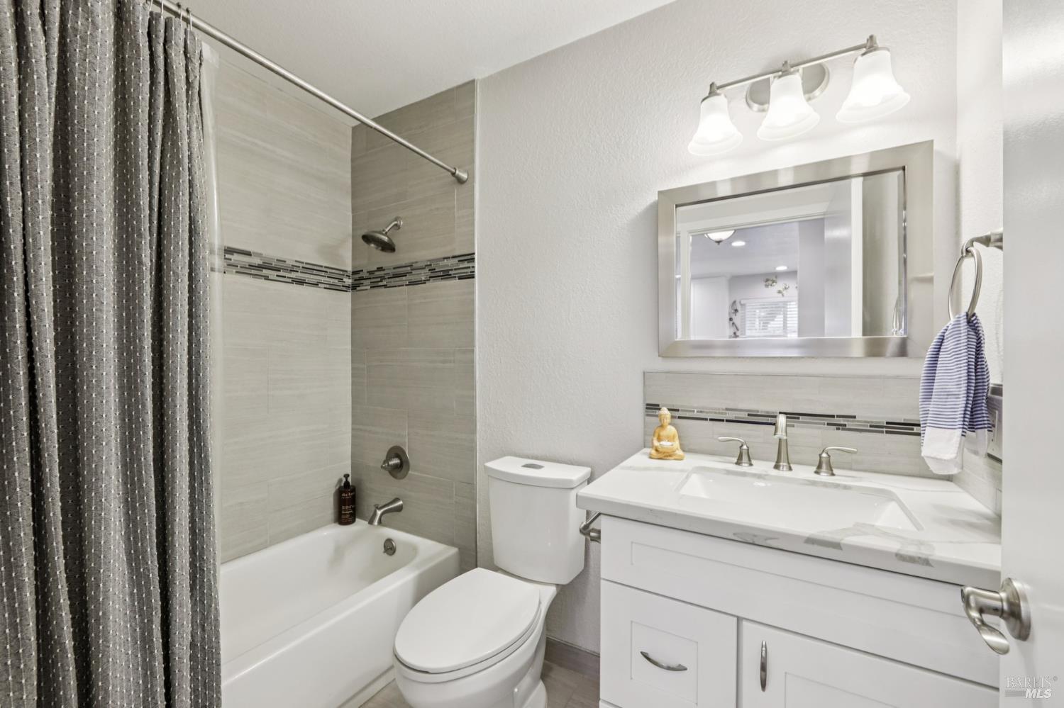 Detail Gallery Image 12 of 33 For 205 W Cherry St, Dixon,  CA 95620 - 3 Beds | 2 Baths