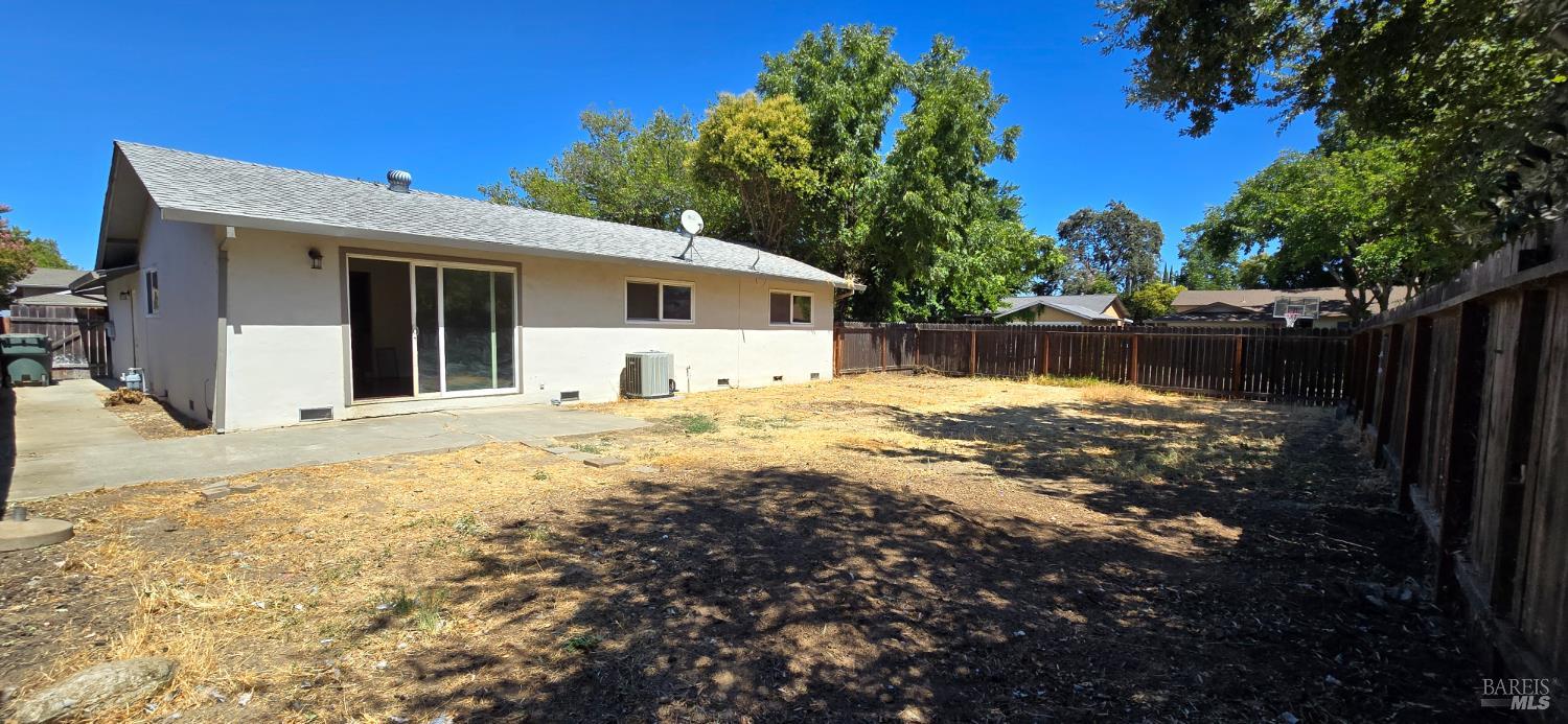 Detail Gallery Image 12 of 13 For 1296 Balsam Way, Vacaville,  CA 95687 - 3 Beds | 1 Baths