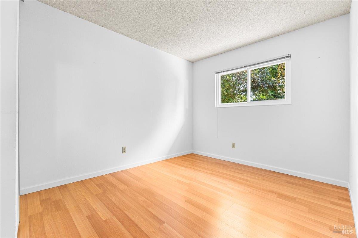 Detail Gallery Image 12 of 19 For 4910 Cheryl Ct, Santa Rosa,  CA 95409 - 3 Beds | 2 Baths