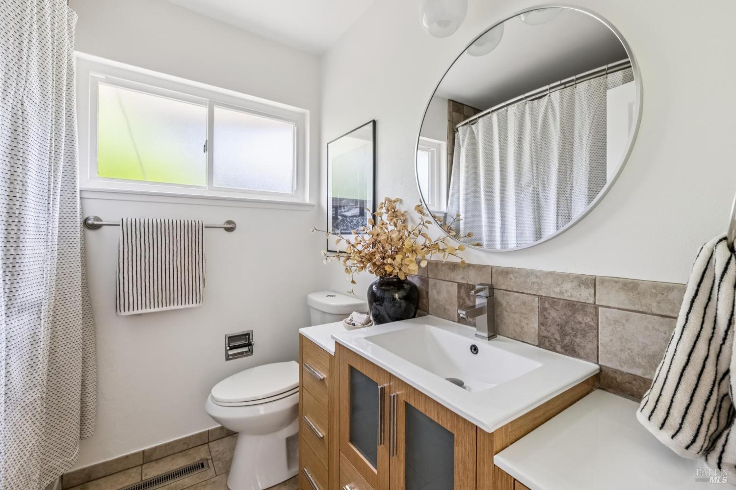 Detail Gallery Image 27 of 46 For 296 Elvia Ct, San Rafael,  CA 94903 - 3 Beds | 2 Baths