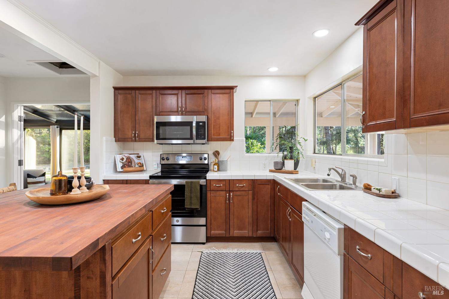 Detail Gallery Image 16 of 41 For 1050 White Cottage Rd, Angwin,  CA 94508 - 3 Beds | 2/1 Baths