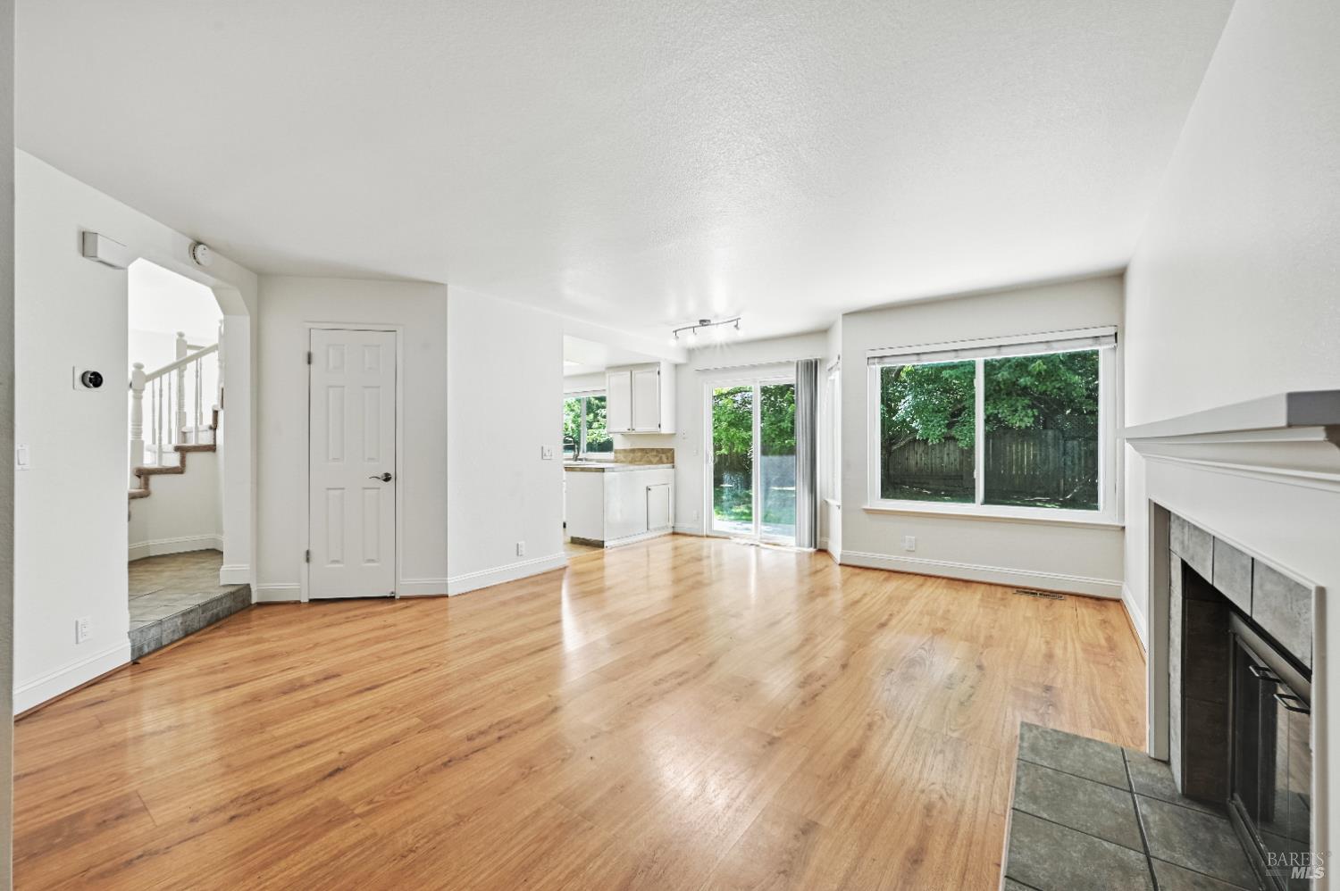 Detail Gallery Image 9 of 34 For 9472 Wellington Cir, Windsor,  CA 95492 - 4 Beds | 2/1 Baths