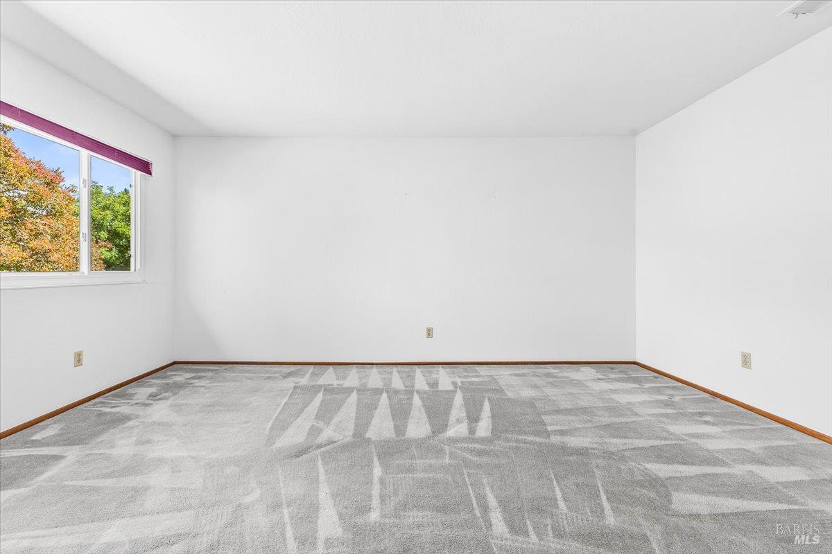 Detail Gallery Image 4 of 19 For 4910 Cheryl Ct, Santa Rosa,  CA 95409 - 3 Beds | 2 Baths