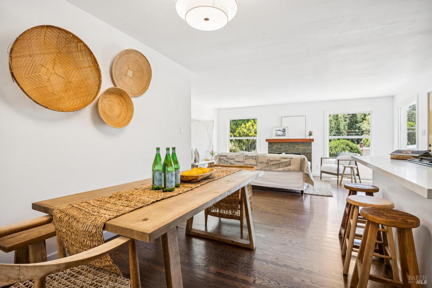 Detail Gallery Image 5 of 41 For 16 Marion Ct, Novato,  CA 94945 - 3 Beds | 1 Baths