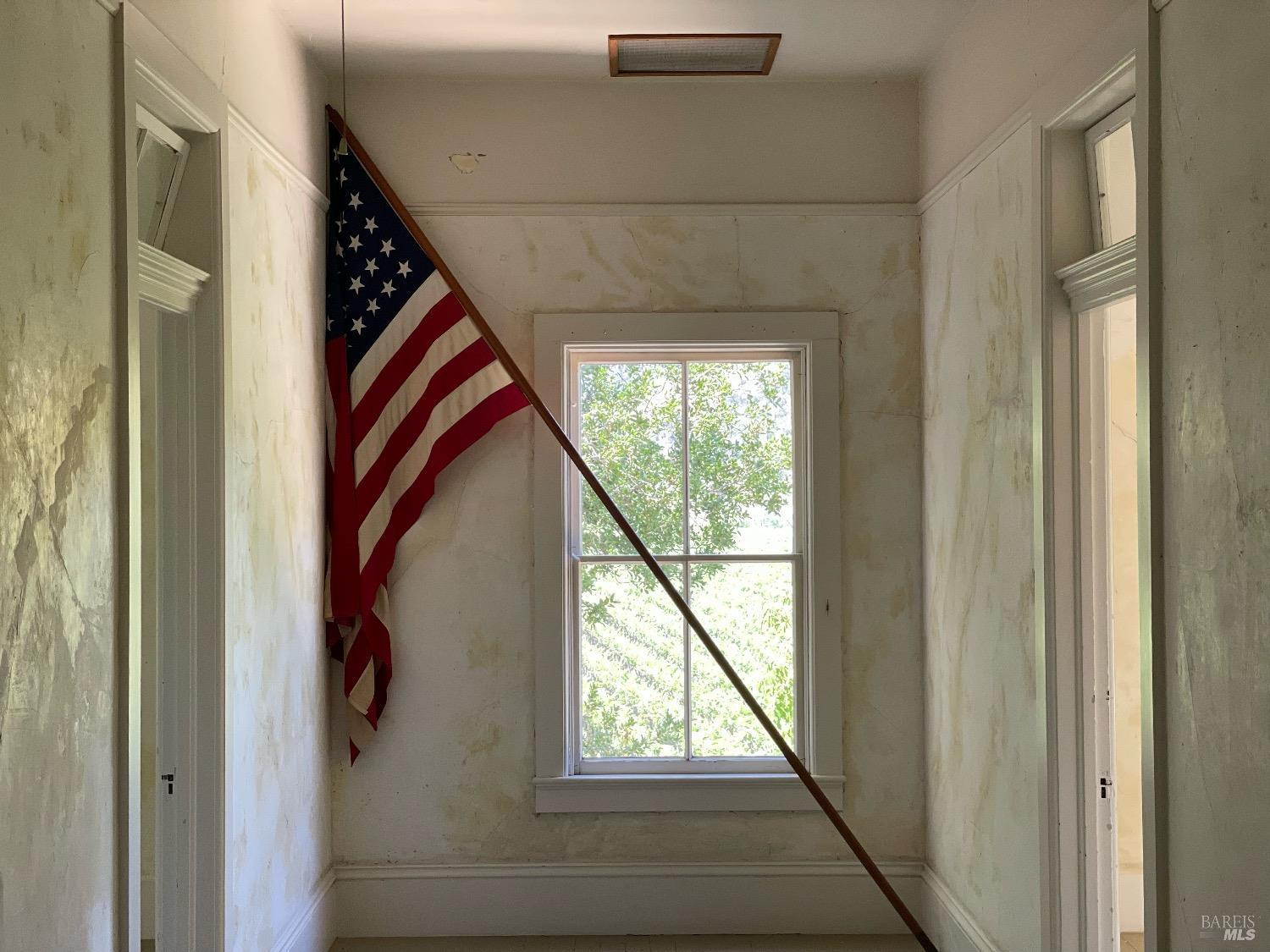 Detail Gallery Image 19 of 25 For 751 Crystal Springs Rd, Saint Helena,  CA 94574 - 5 Beds | 1/1 Baths