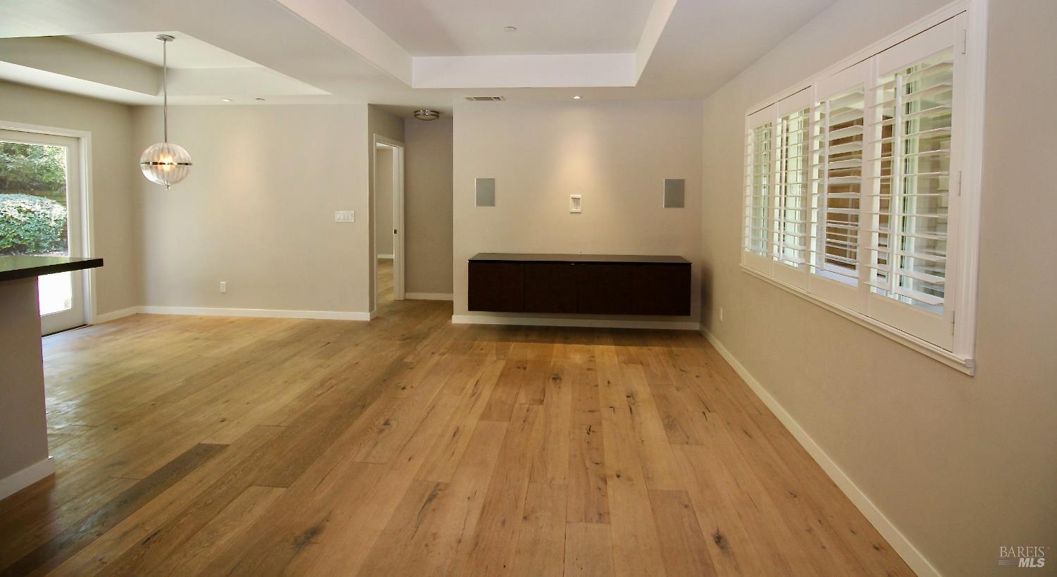 Detail Gallery Image 5 of 18 For 6 Juno Rd, Tiburon,  CA 94920 - 4 Beds | 2 Baths