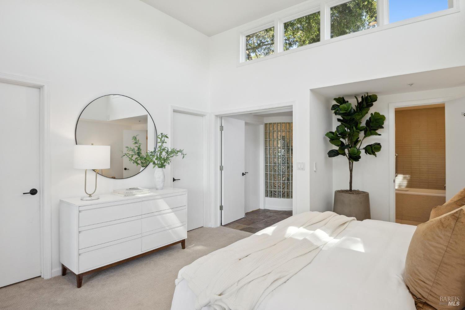 Detail Gallery Image 21 of 47 For 84 Eastview Ave, Tiburon,  CA 94920 - 3 Beds | 2/1 Baths