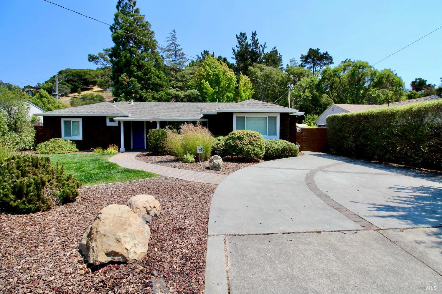 Detail Gallery Image 1 of 18 For 6 Juno Rd, Tiburon,  CA 94920 - 4 Beds | 2 Baths
