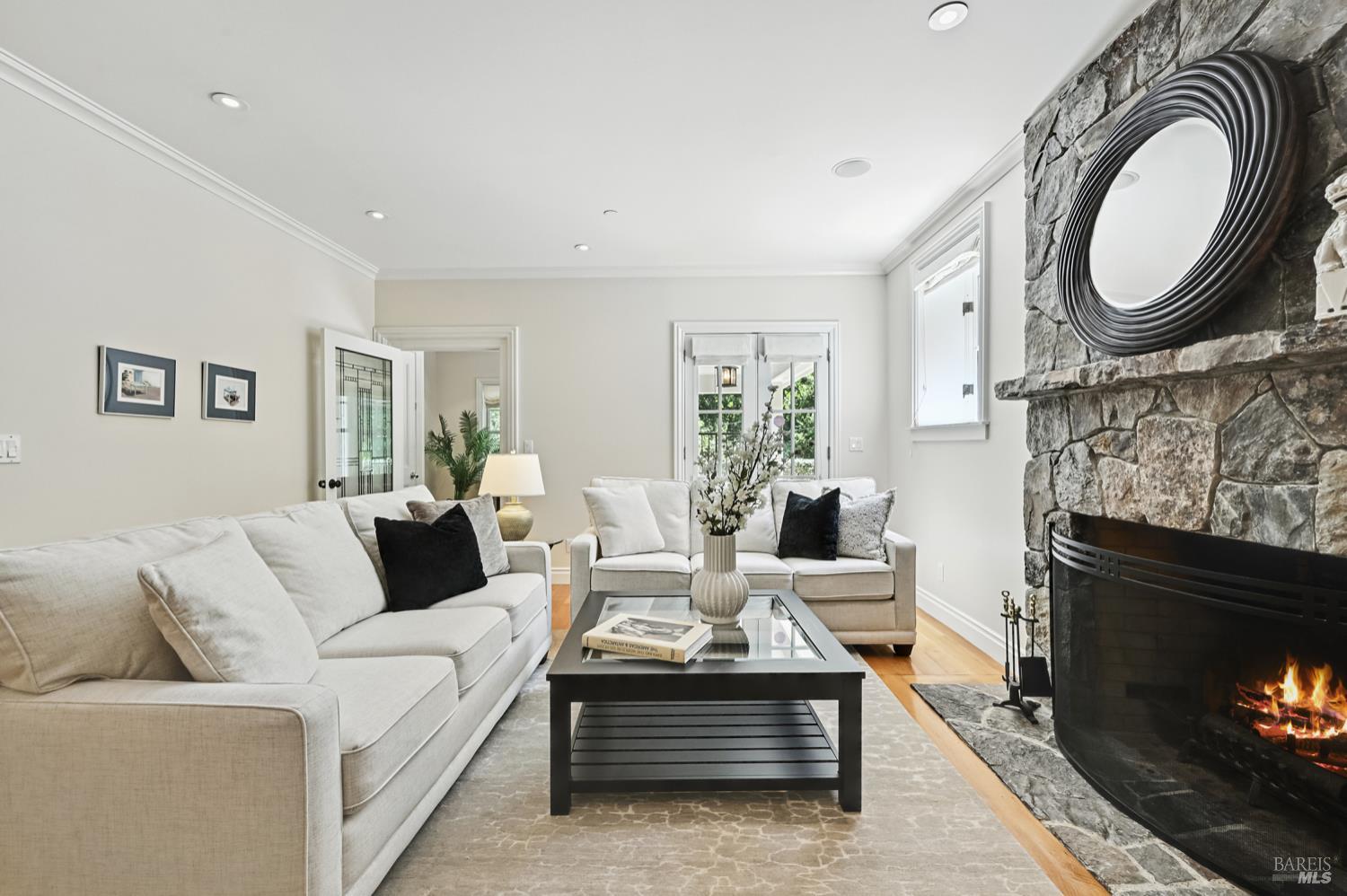 Detail Gallery Image 9 of 57 For 436 Green Glen Way, Mill Valley,  CA 94941 - 4 Beds | 3/1 Baths