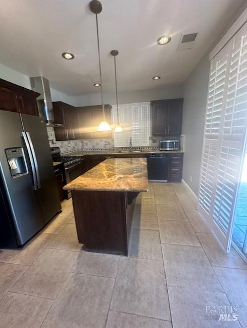 Detail Gallery Image 2 of 23 For 4712 Brookside Cir, Fairfield,  CA 94534 - 4 Beds | 2/1 Baths