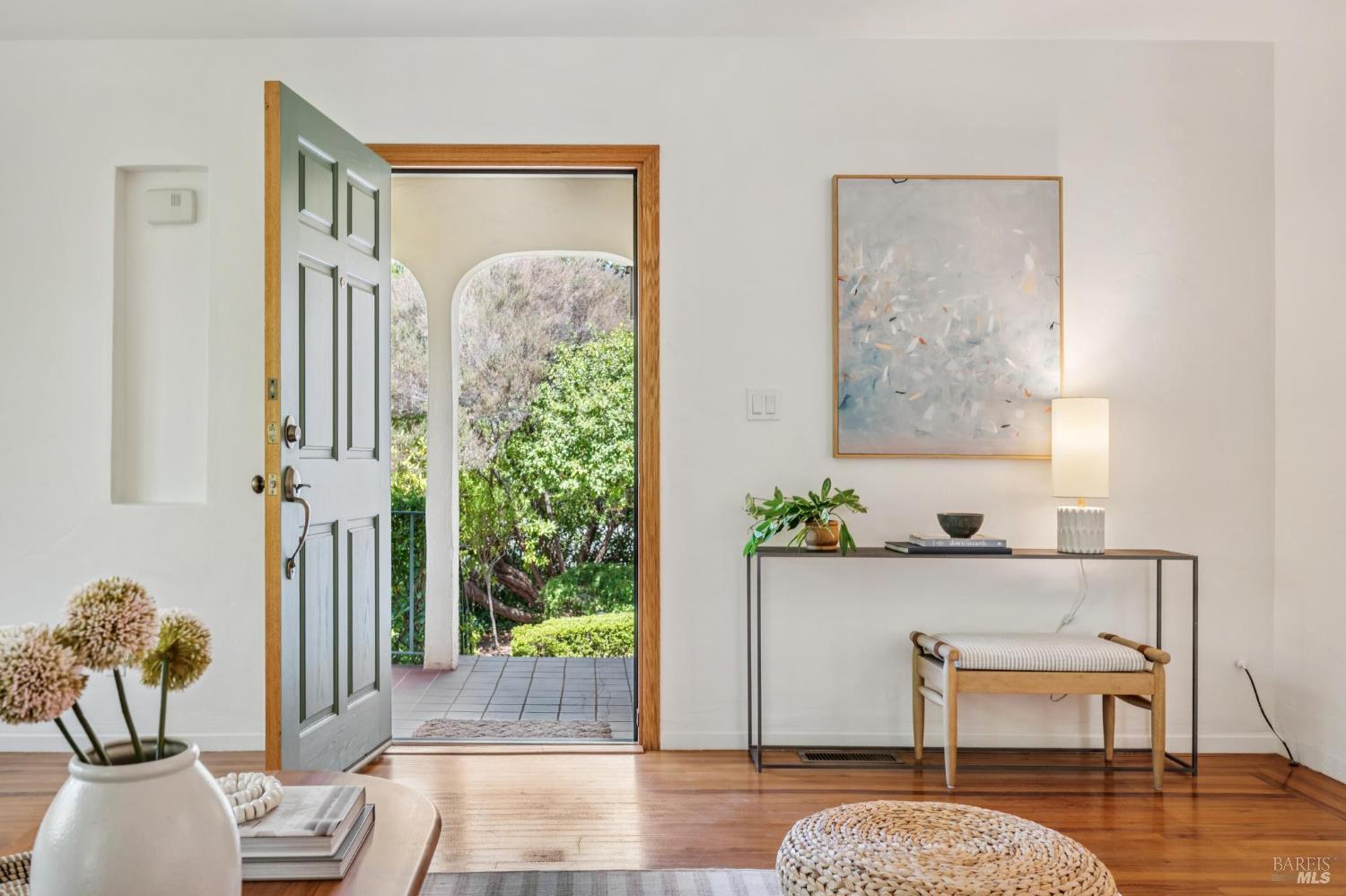 Detail Gallery Image 5 of 38 For 224 Elm Ave, Mill Valley,  CA 94941 - 2 Beds | 1 Baths