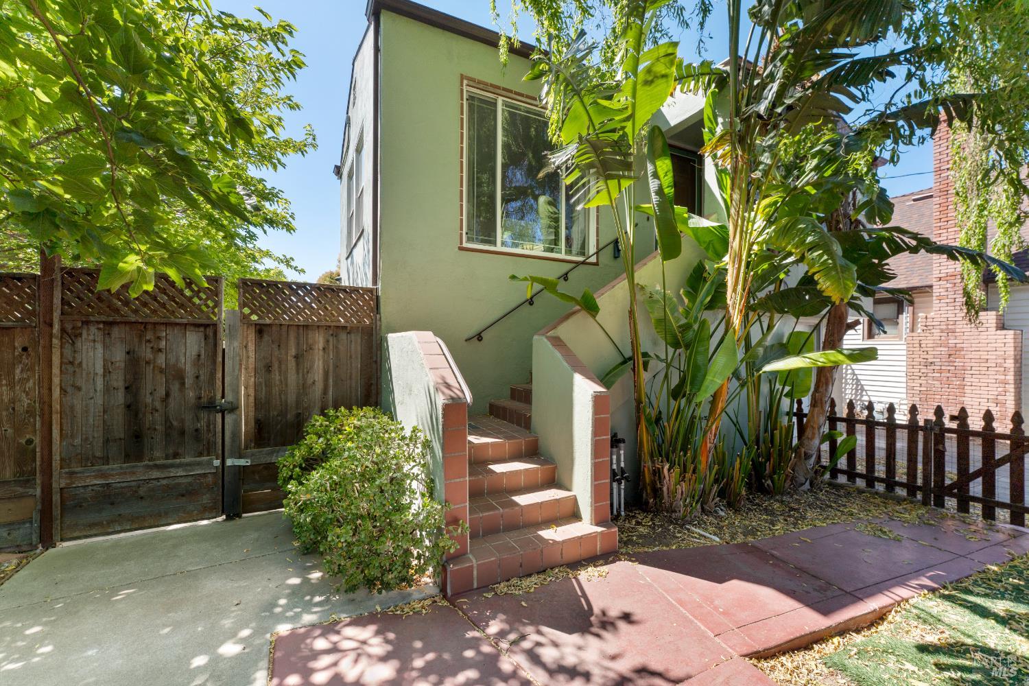 Detail Gallery Image 1 of 74 For 219 Mayo Ave, Vallejo,  CA 94590 - 3 Beds | 2 Baths