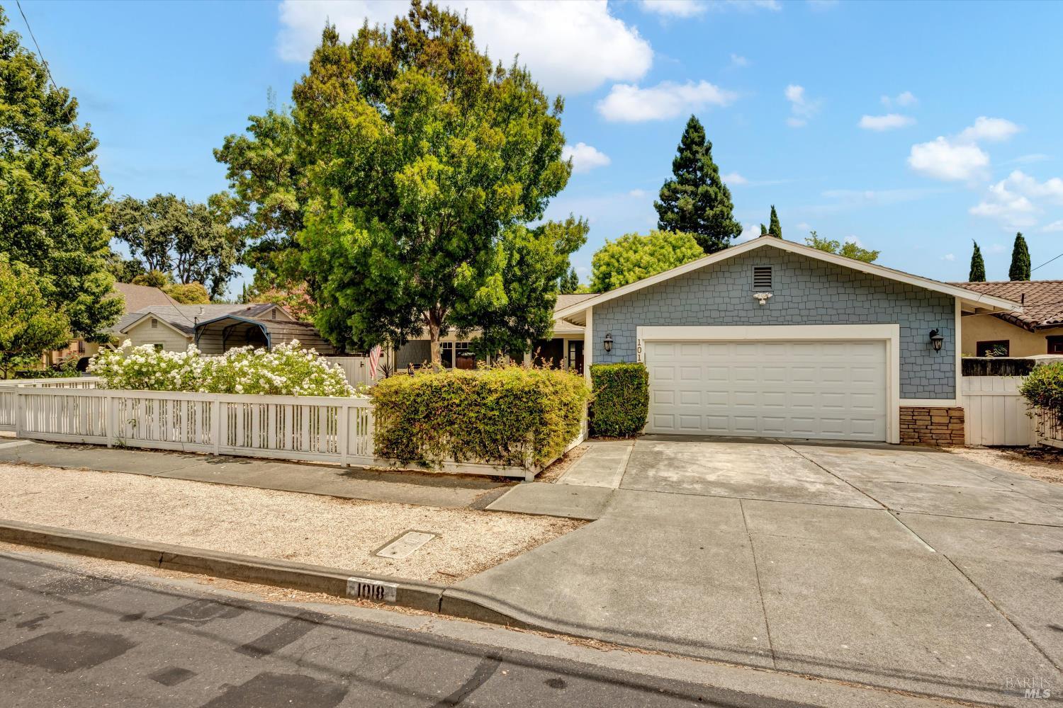 Detail Gallery Image 2 of 38 For 1018 Easum Dr, Napa,  CA 94558 - 3 Beds | 2 Baths