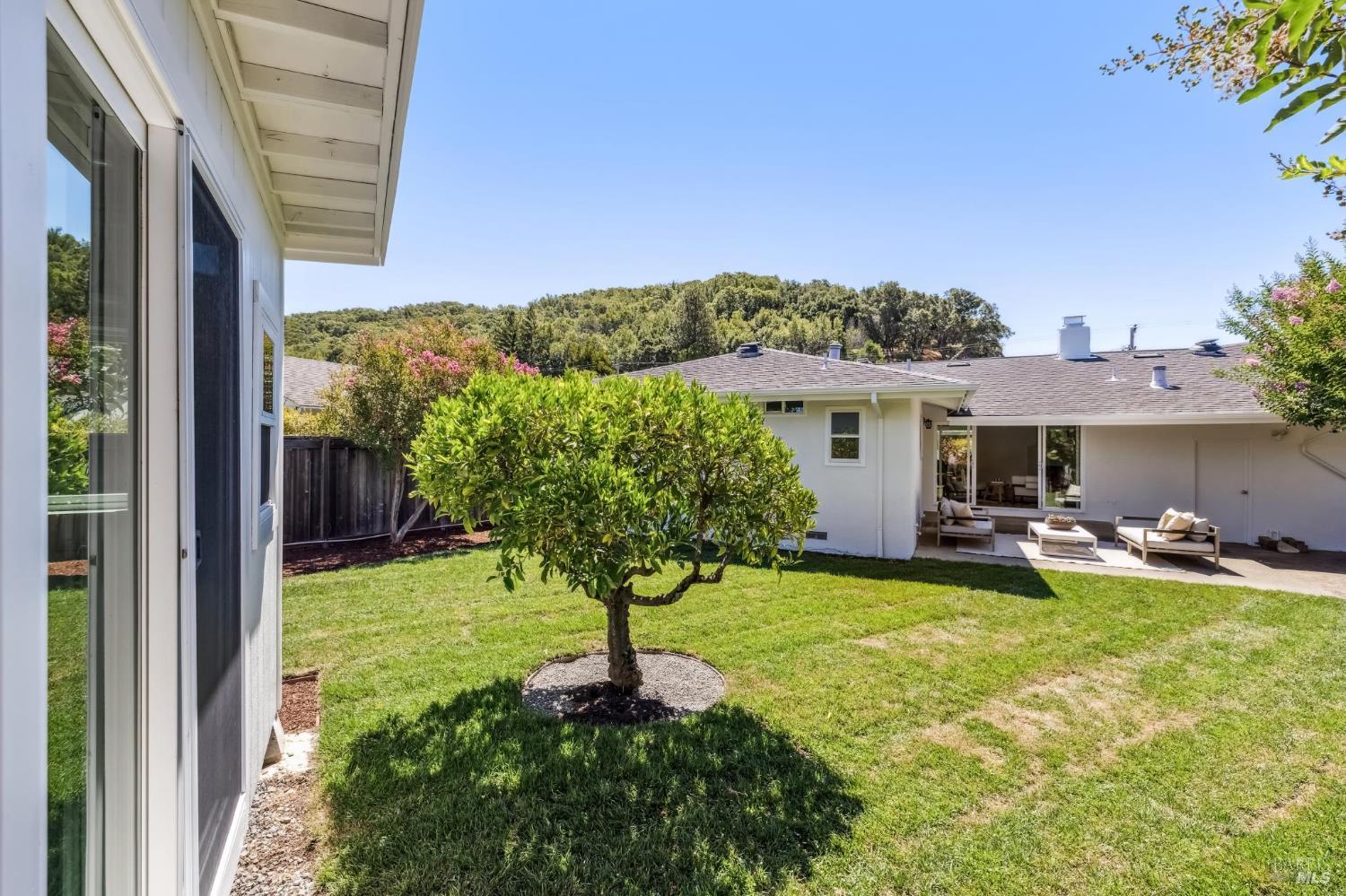 Detail Gallery Image 39 of 46 For 296 Elvia Ct, San Rafael,  CA 94903 - 3 Beds | 2 Baths