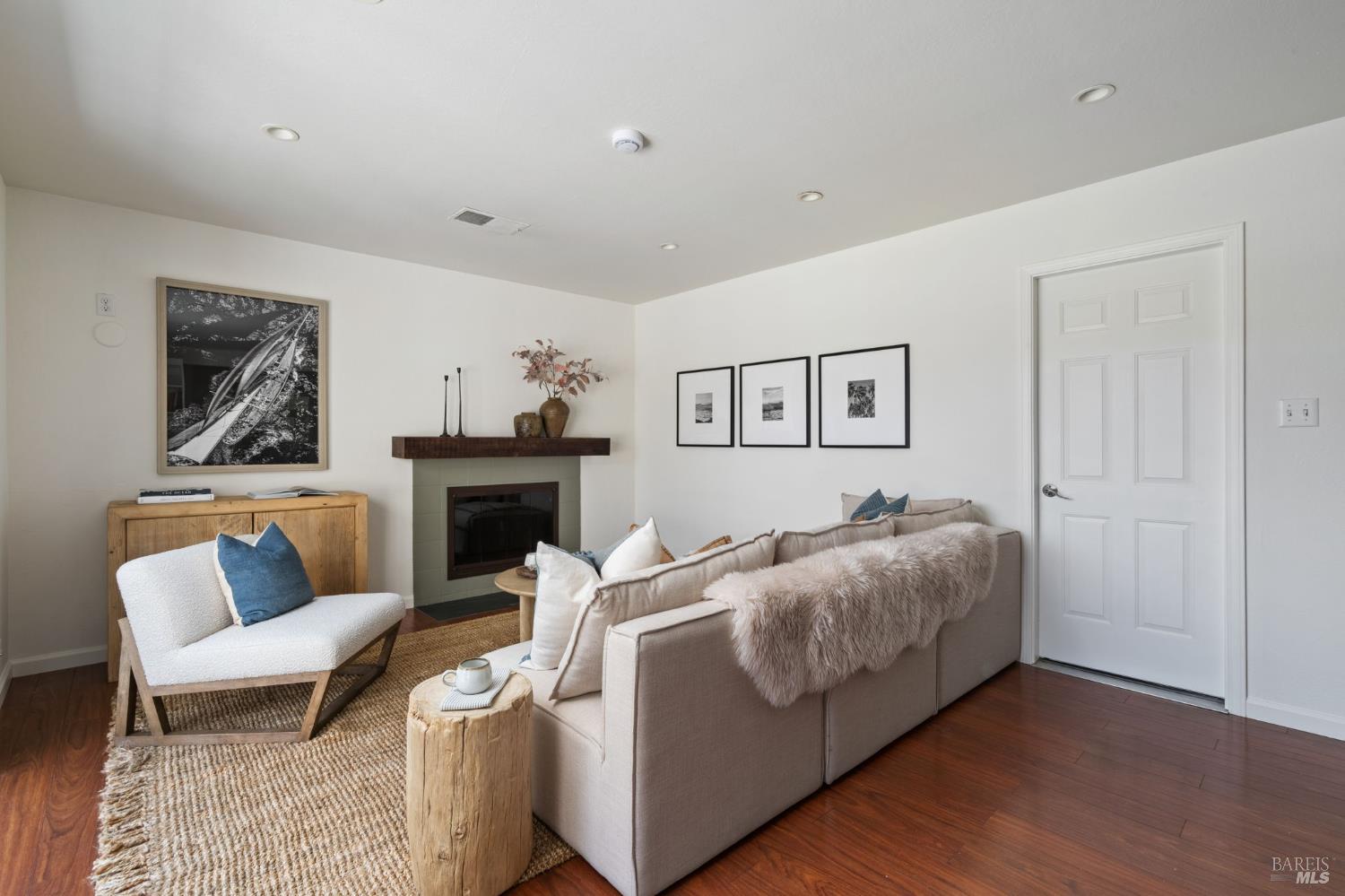 Detail Gallery Image 8 of 27 For 535 Tamarack Dr, San Rafael,  CA 94903 - 3 Beds | 2 Baths