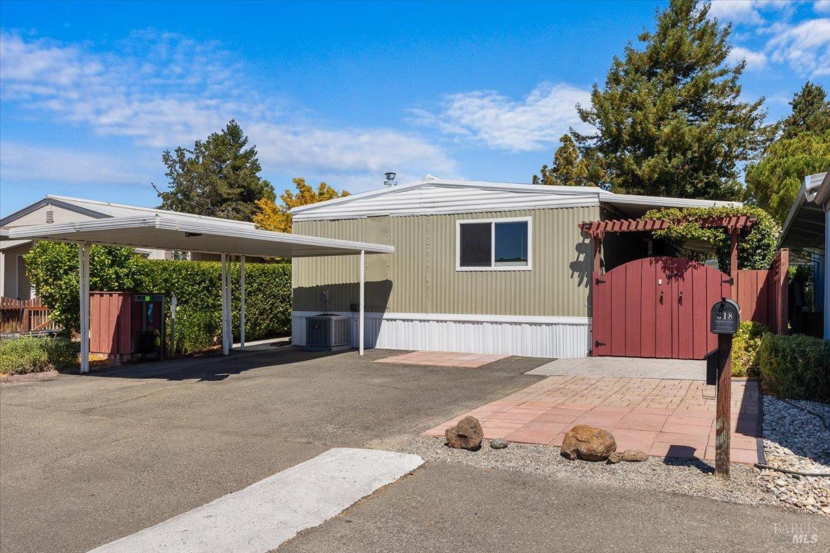Detail Gallery Image 4 of 35 For 318 Rustic Ln, Rohnert Park,  CA 94928 - 2 Beds | 2 Baths