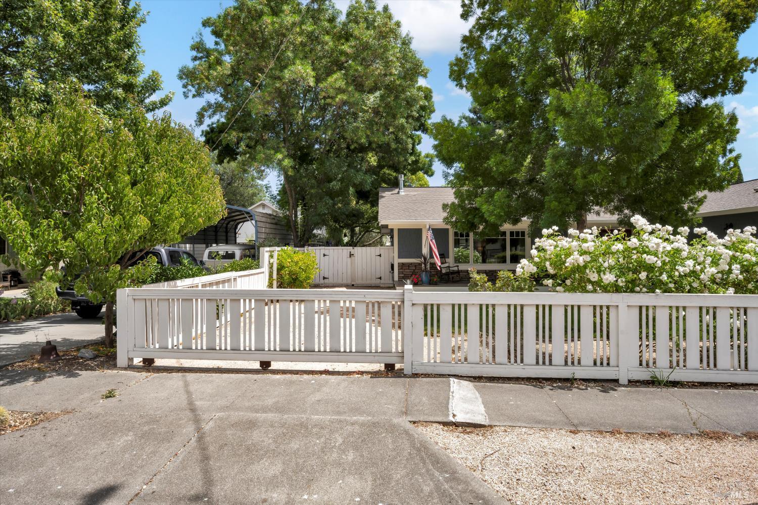 Detail Gallery Image 9 of 38 For 1018 Easum Dr, Napa,  CA 94558 - 3 Beds | 2 Baths