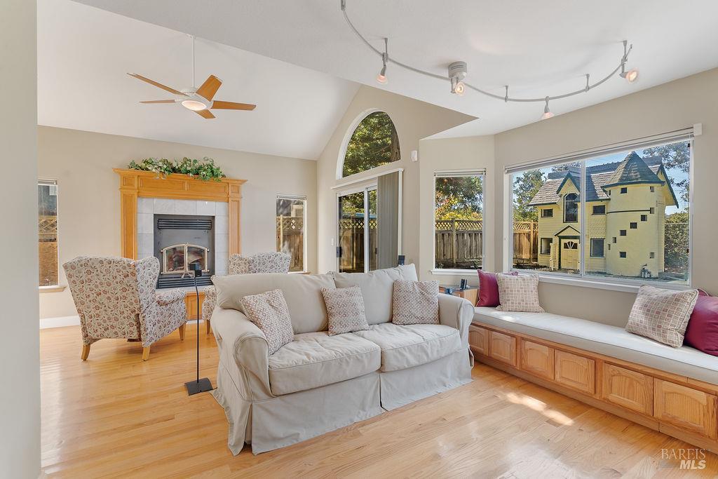 Detail Gallery Image 9 of 34 For 201 James River Rd, Vallejo,  CA 94591 - 3 Beds | 2/1 Baths