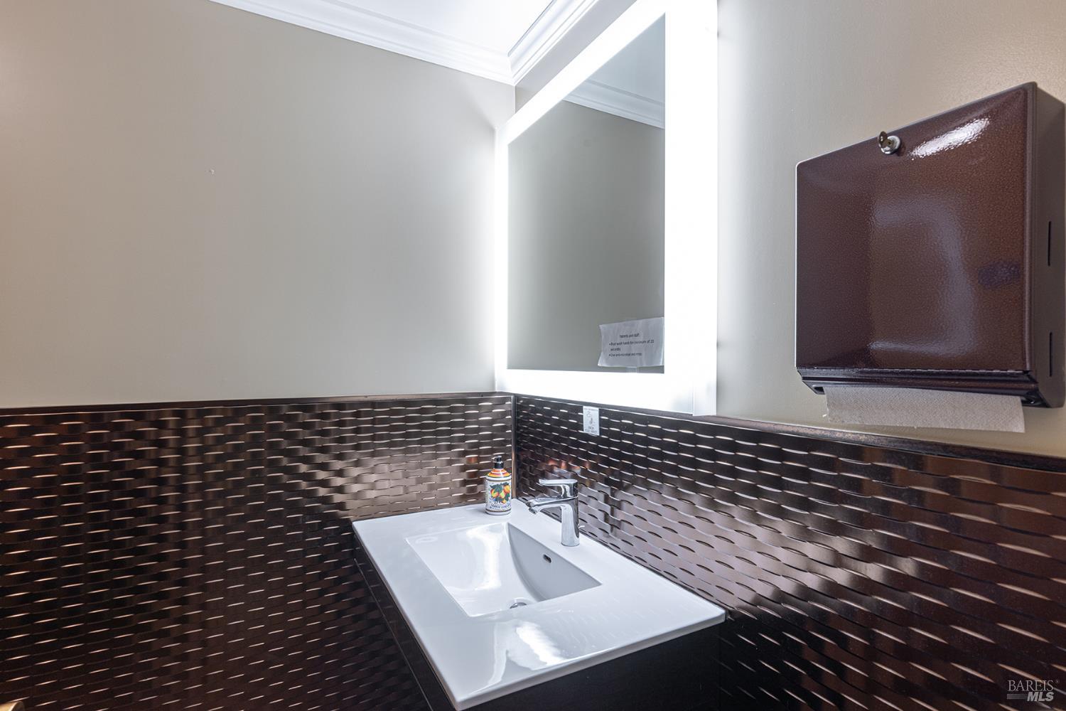 Detail Gallery Image 12 of 24 For 2211 4th St, Santa Rosa,  CA 95404 - – Beds | – Baths