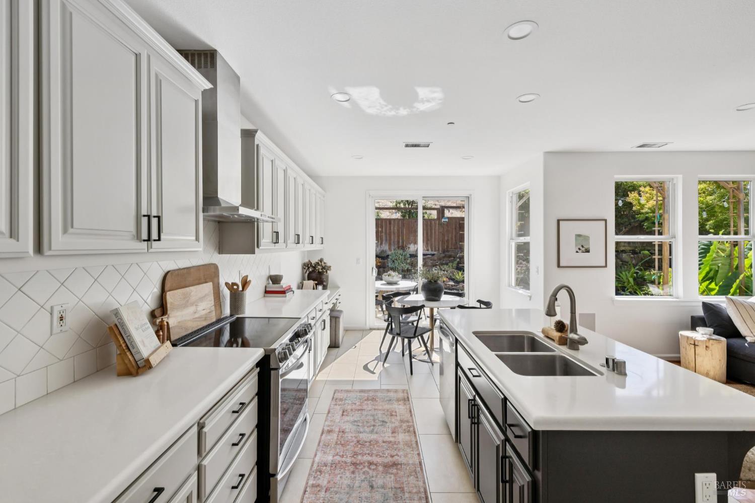 Detail Gallery Image 16 of 52 For 24 Sunny Cove Dr, Novato,  CA 94949 - 5 Beds | 3/1 Baths
