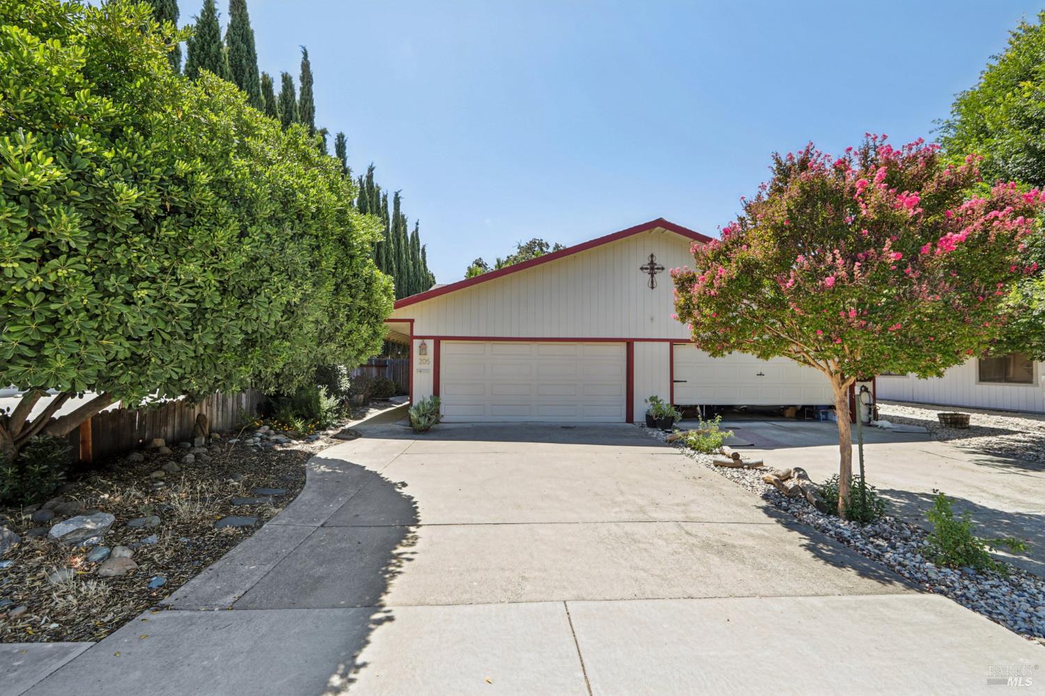 Detail Gallery Image 1 of 33 For 205 W Cherry St, Dixon,  CA 95620 - 3 Beds | 2 Baths