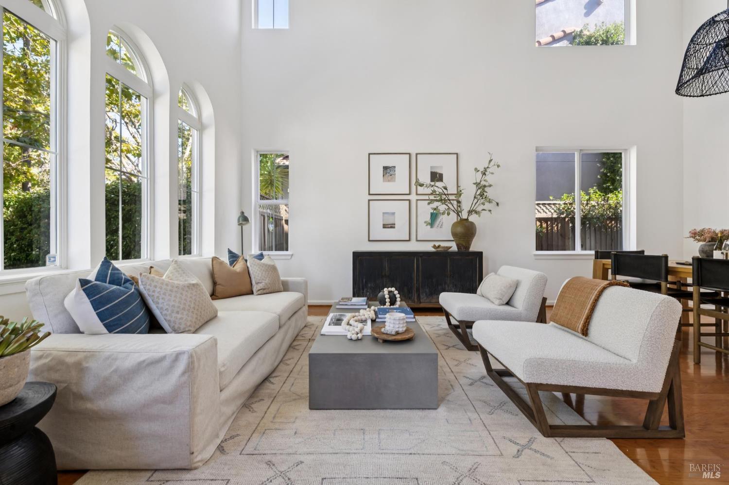 Detail Gallery Image 4 of 52 For 24 Sunny Cove Dr, Novato,  CA 94949 - 5 Beds | 3/1 Baths