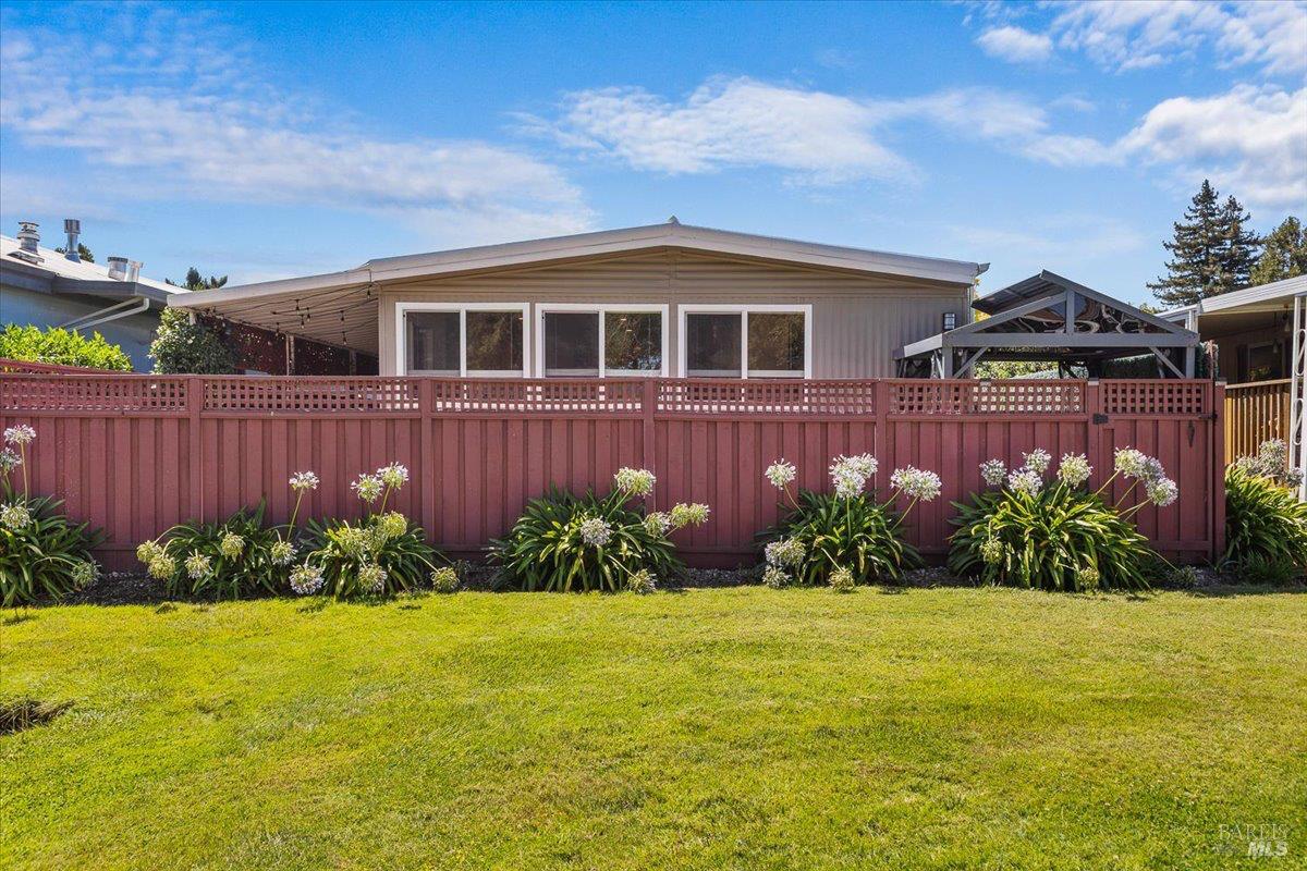 Detail Gallery Image 33 of 35 For 318 Rustic Ln, Rohnert Park,  CA 94928 - 2 Beds | 2 Baths